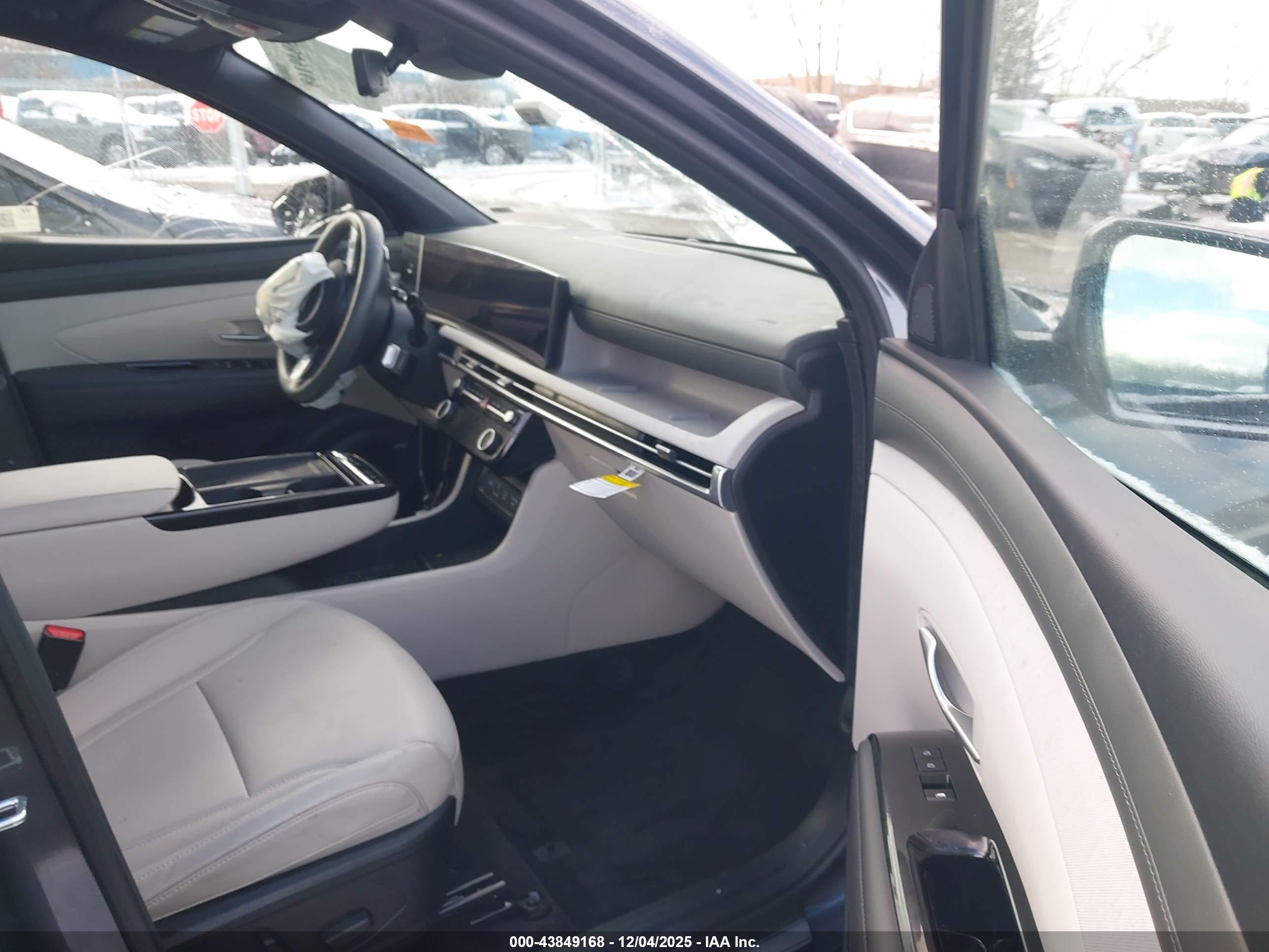 HYUNDAI TUCSON image 5