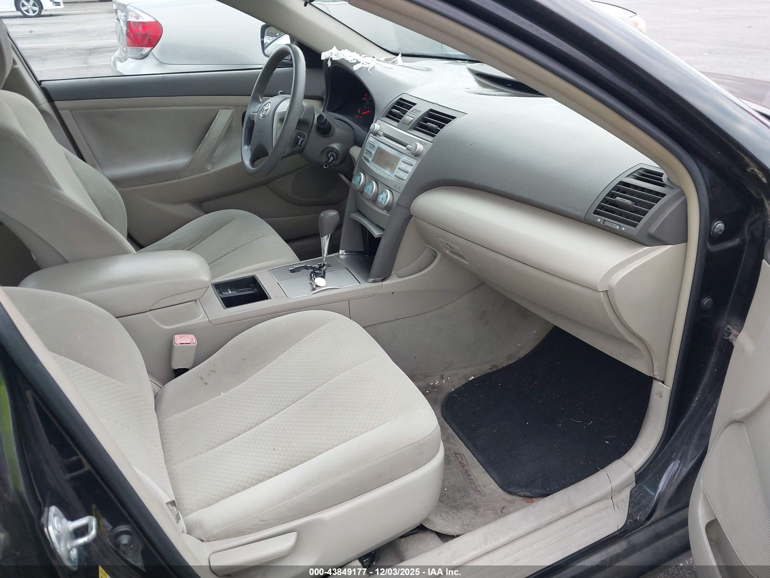 TOYOTA CAMRY image 5