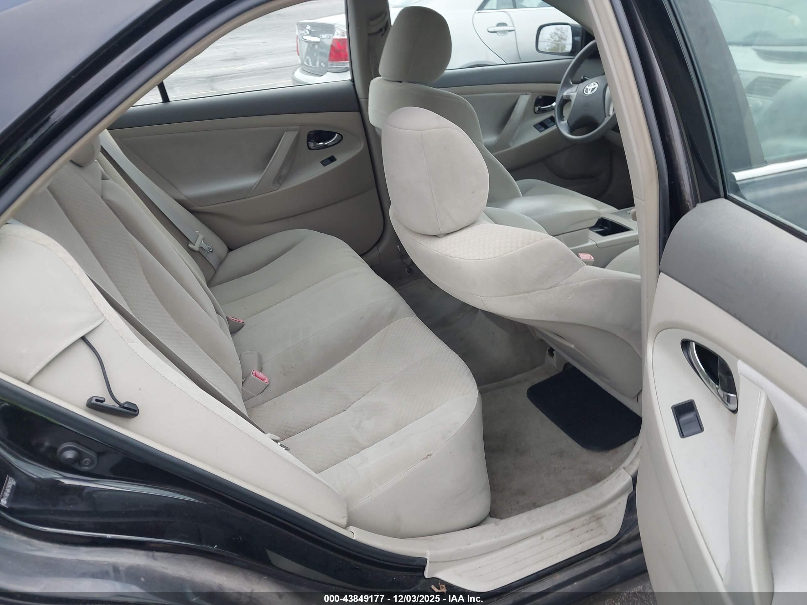 TOYOTA CAMRY image 8
