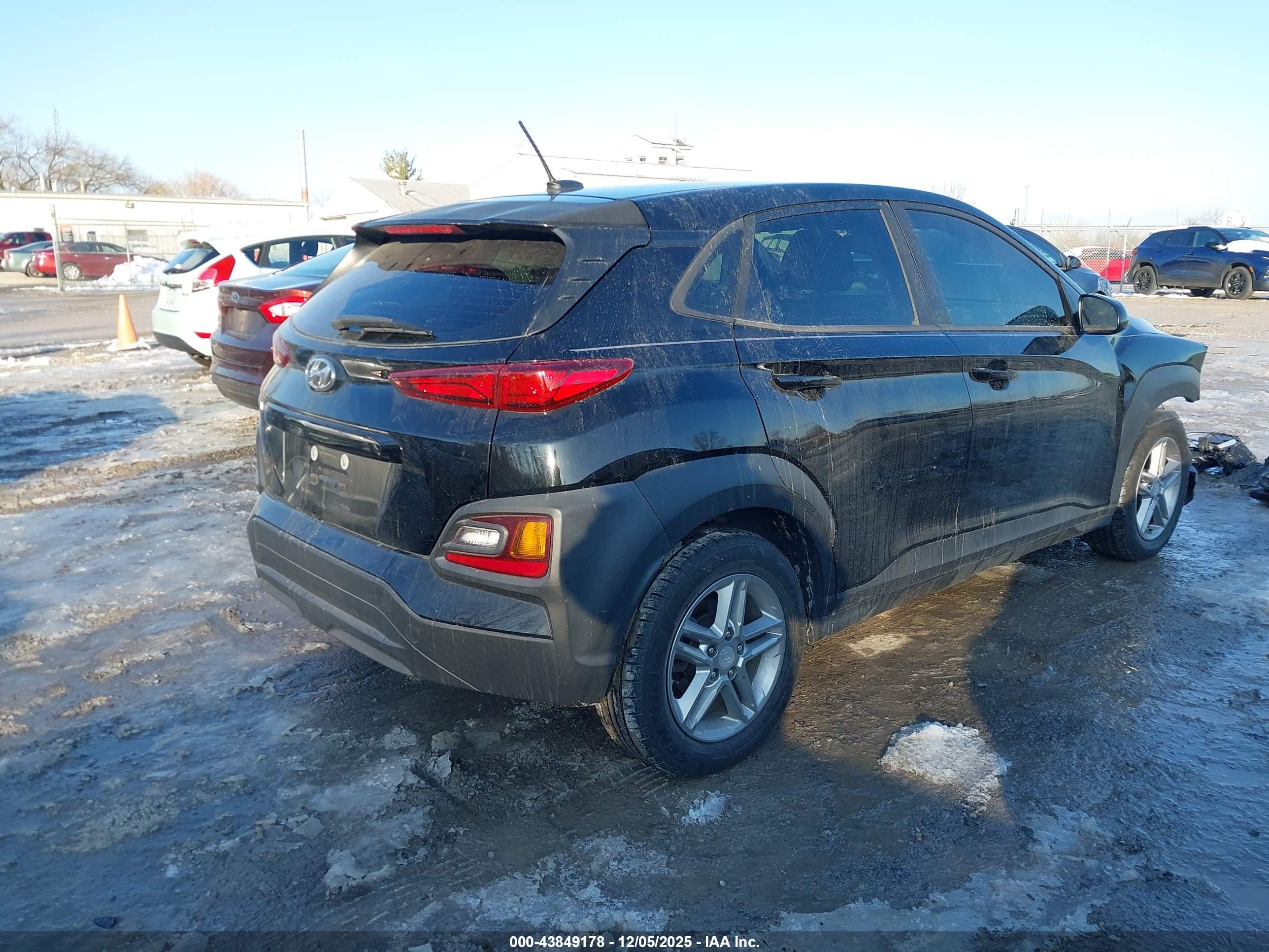 HYUNDAI KONA image 4