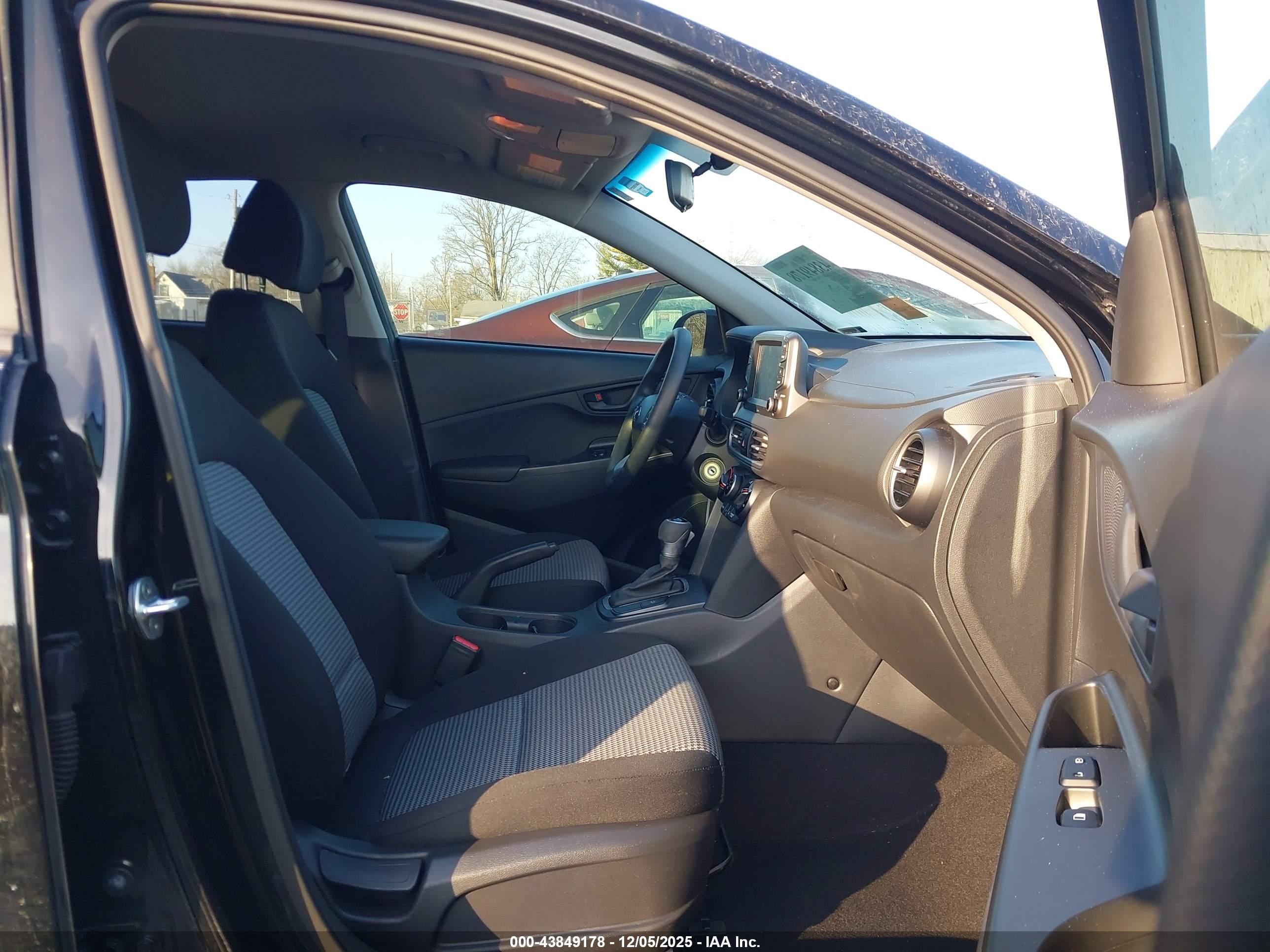 HYUNDAI KONA image 5