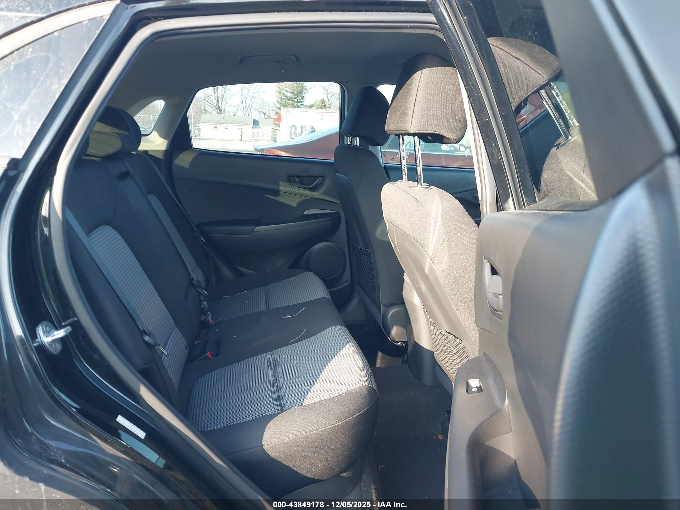 HYUNDAI KONA image 8
