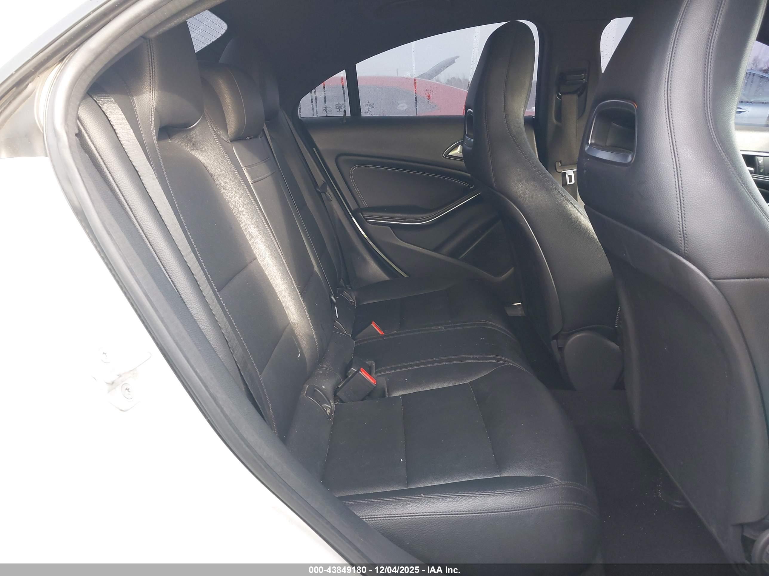 MERCEDES-BENZ CLA image 8
