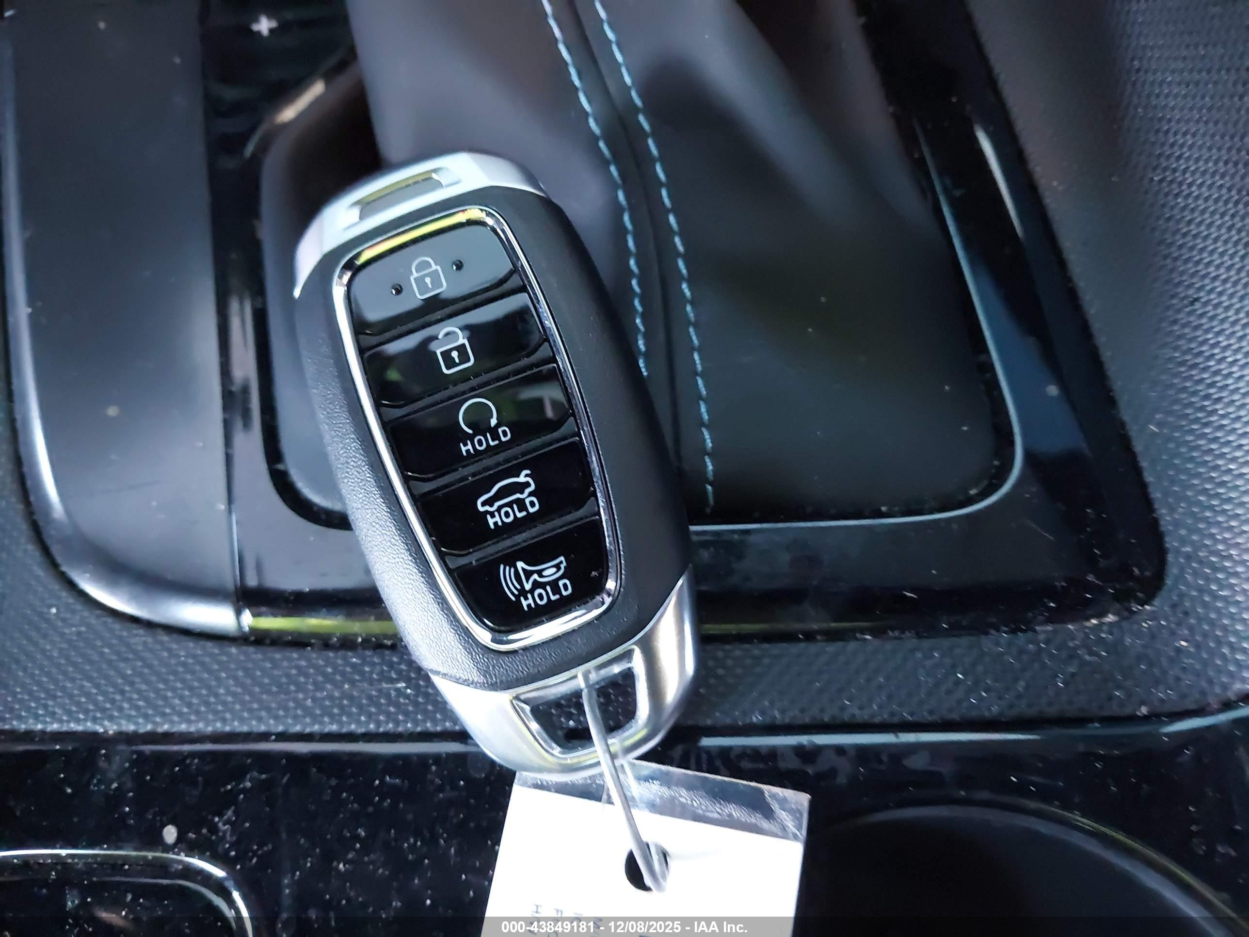 HYUNDAI ELANTRA image 11