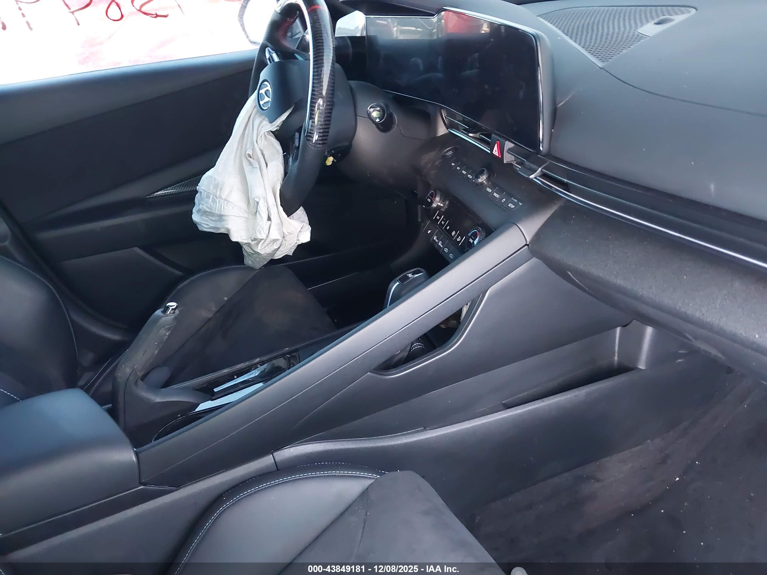 HYUNDAI ELANTRA image 5