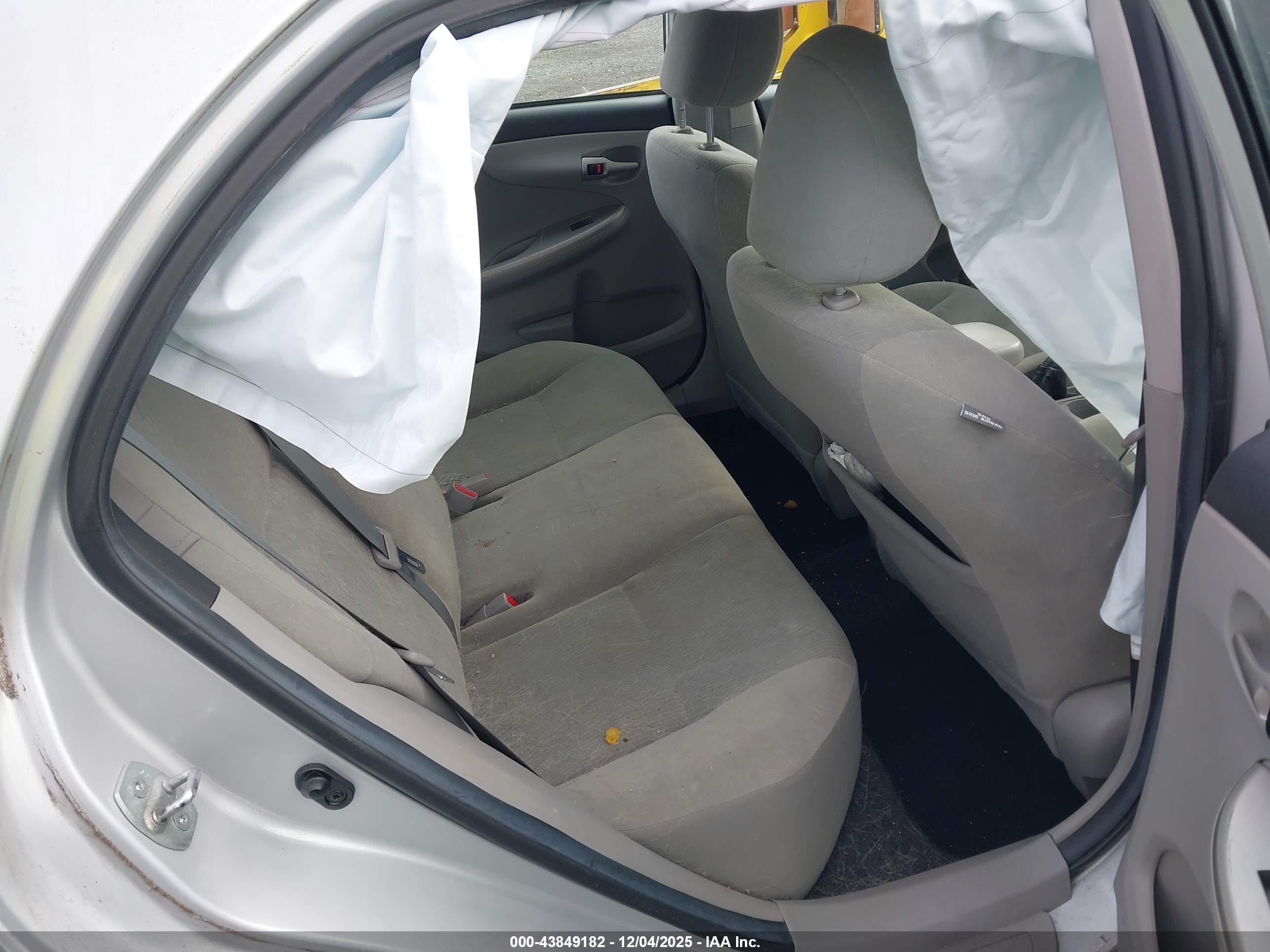 TOYOTA COROLLA image 8