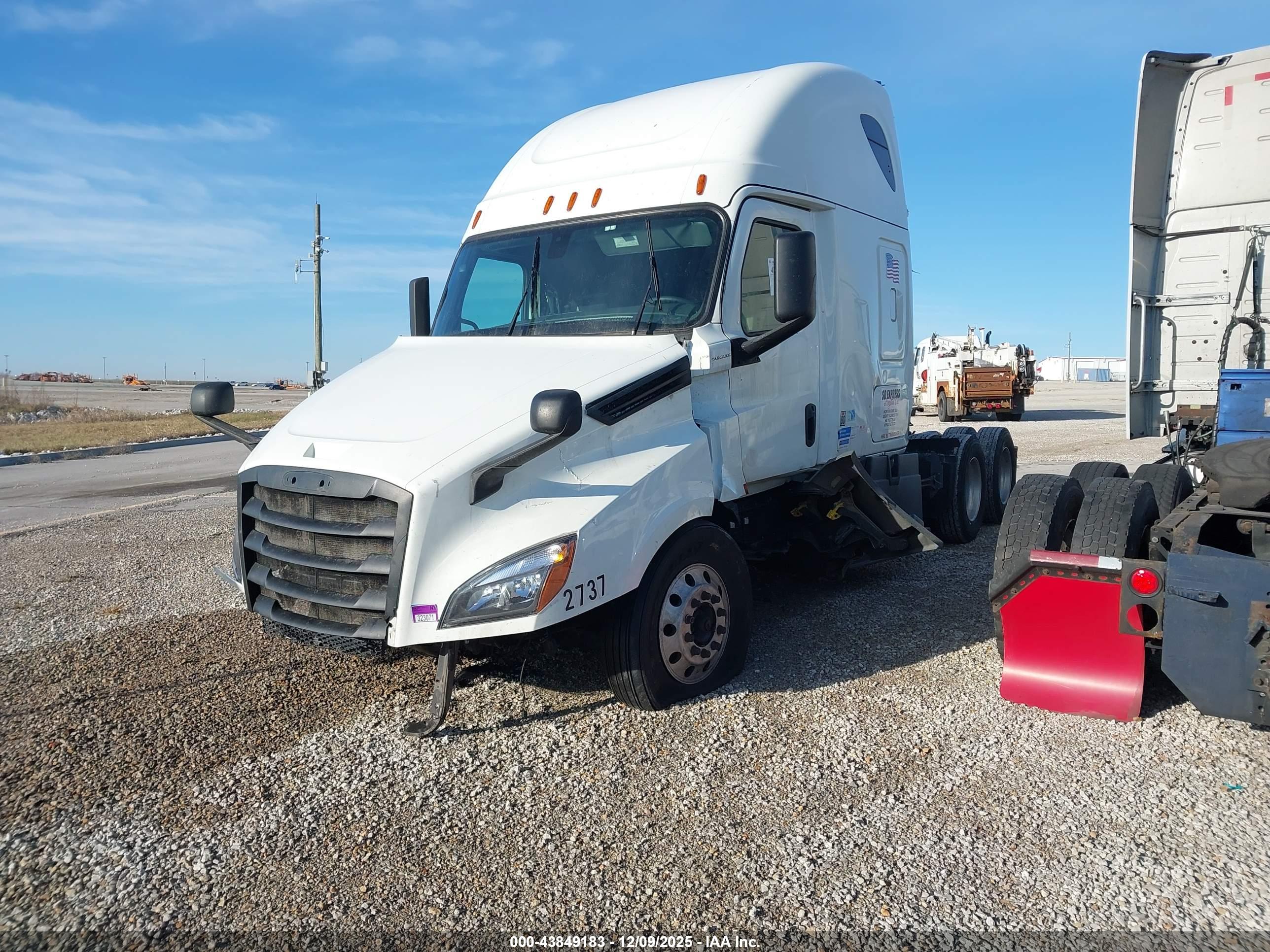 FREIGHTLINER NEW image 2