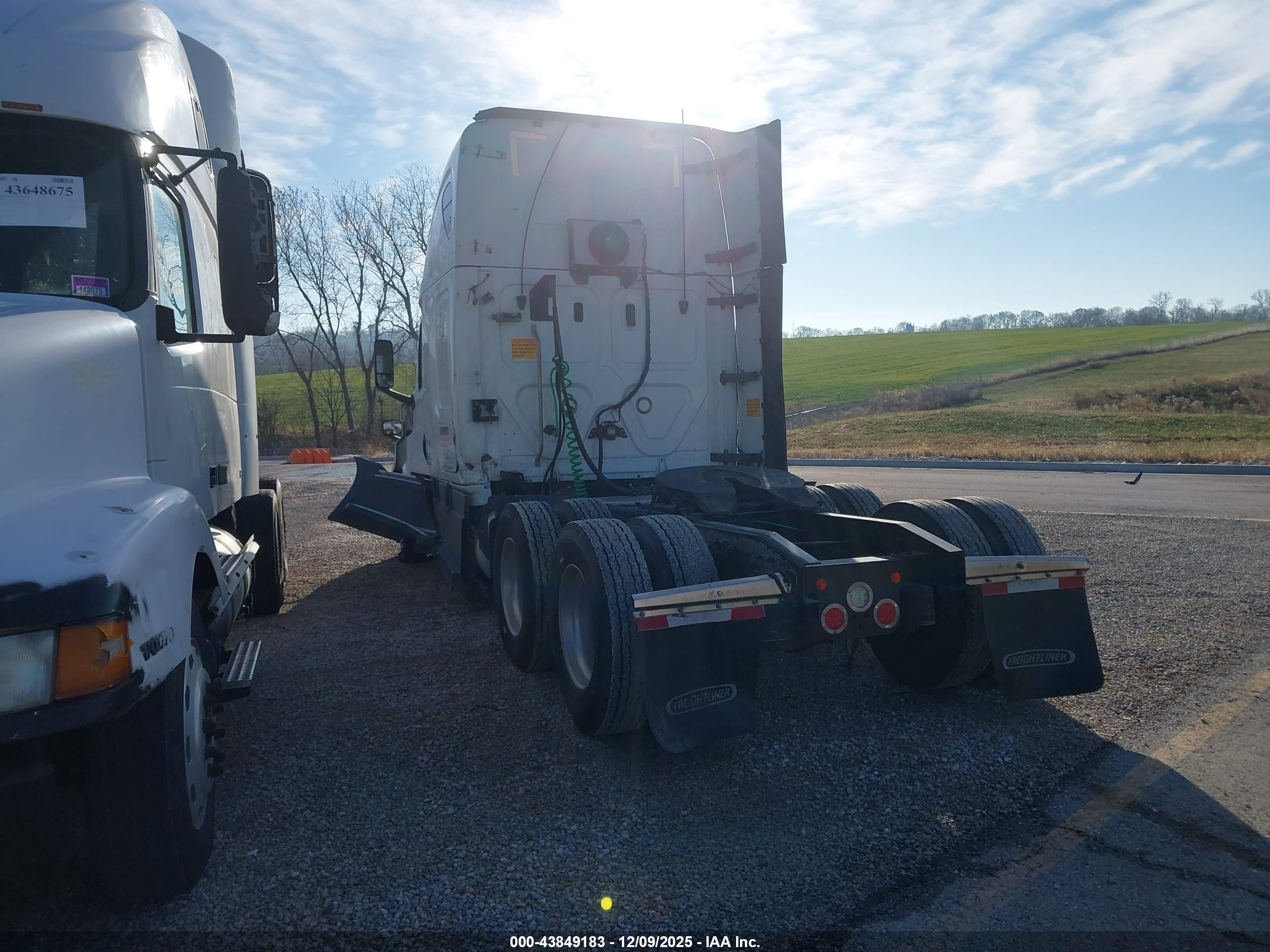 FREIGHTLINER NEW image 3