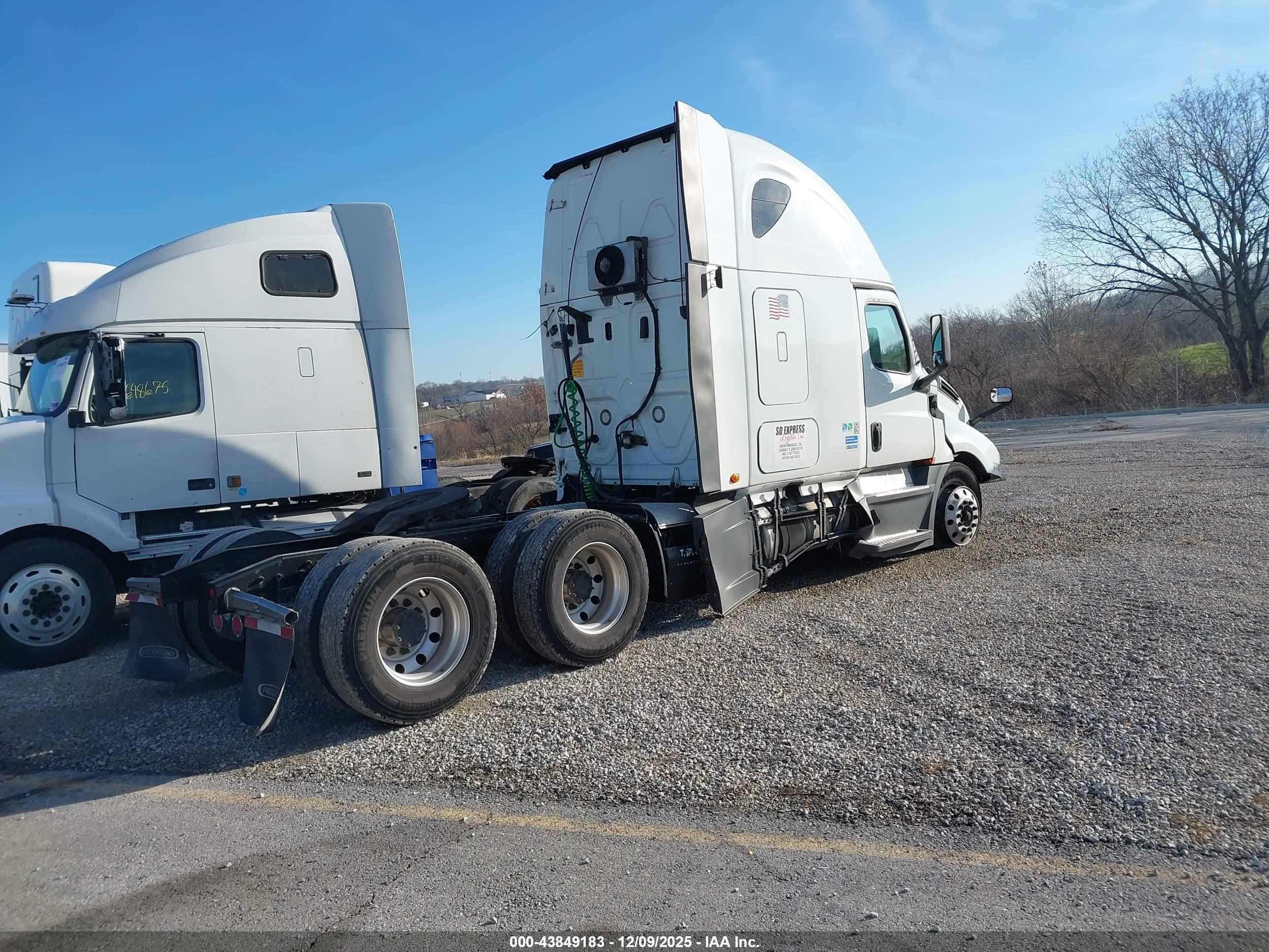 FREIGHTLINER NEW image 4