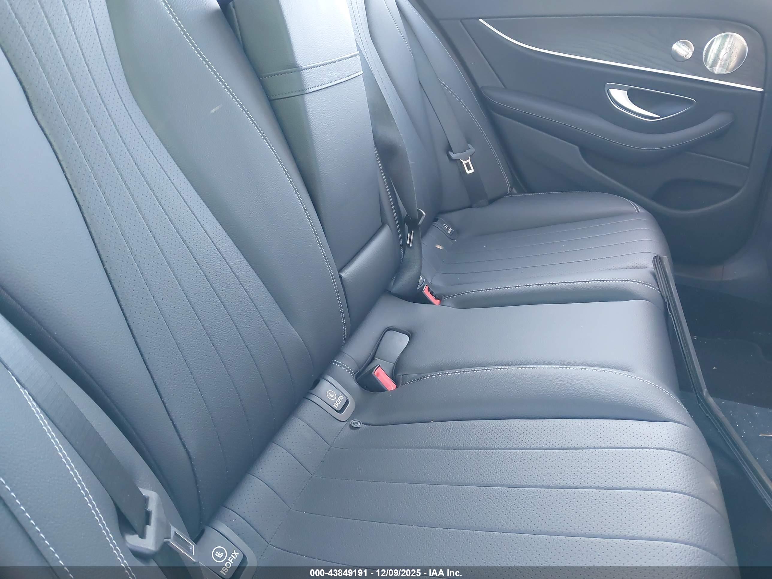 MERCEDES-BENZ E image 8