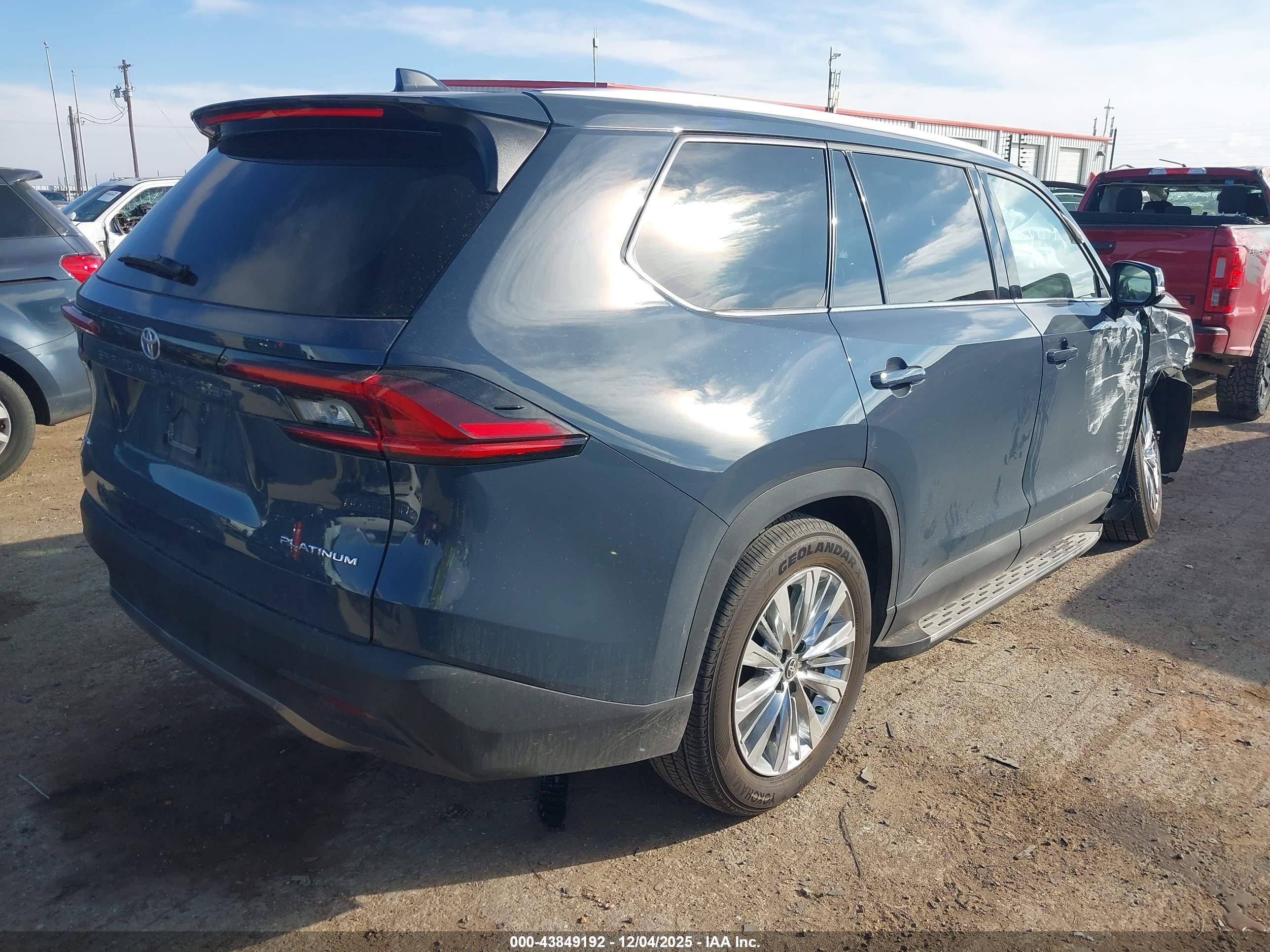 TOYOTA GRAND image 4