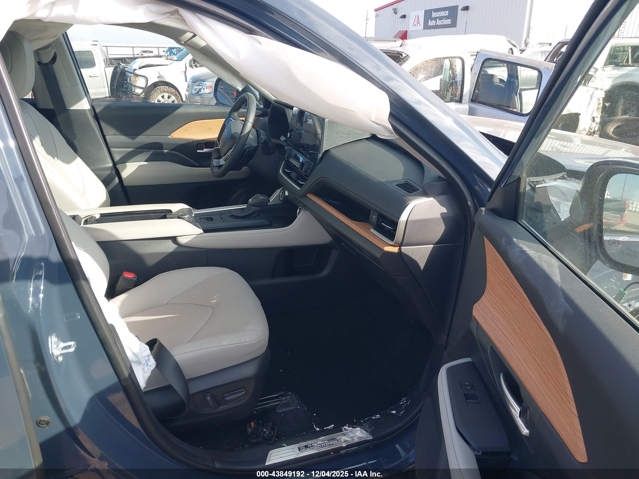 TOYOTA GRAND image 5