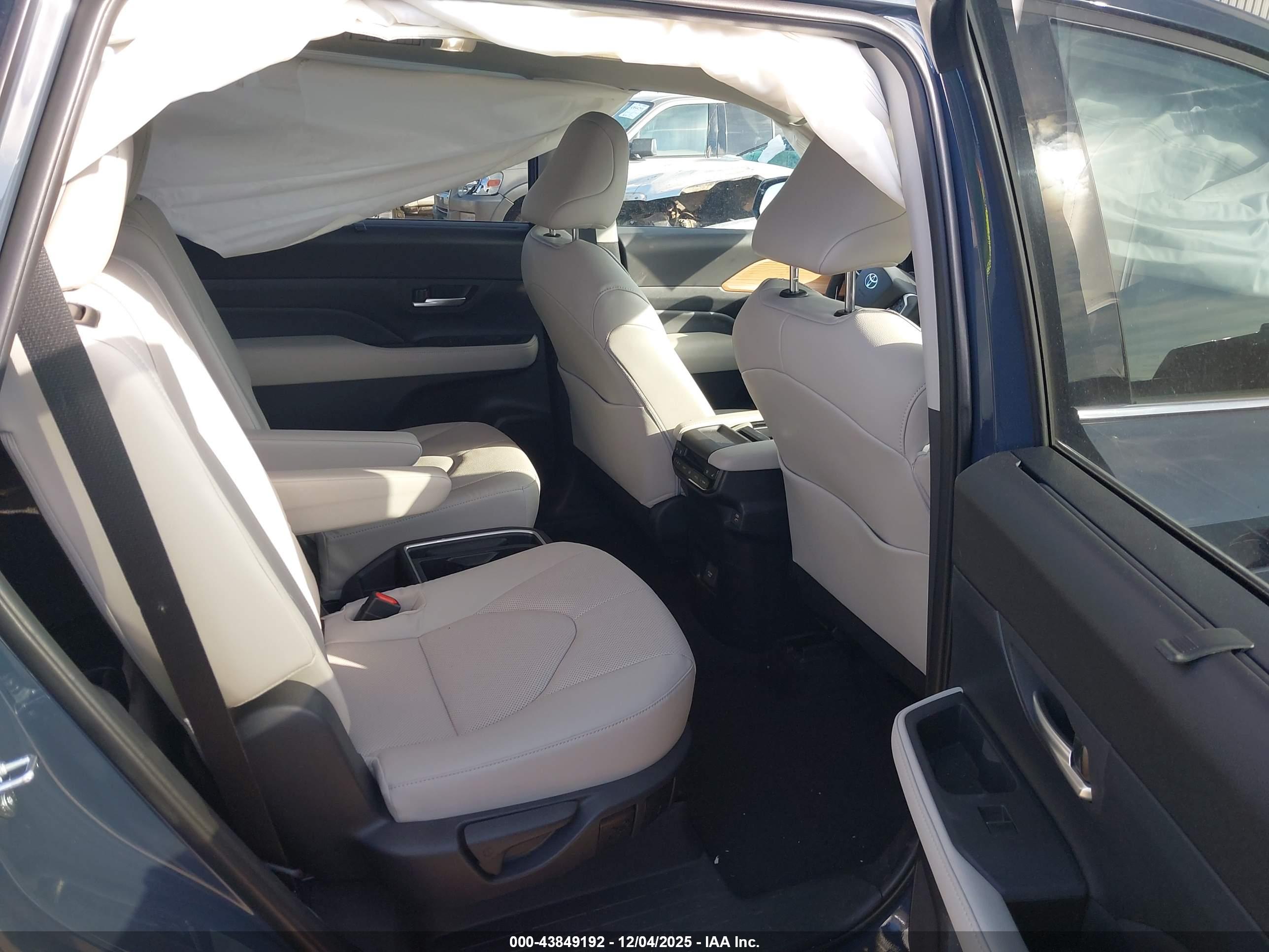 TOYOTA GRAND image 8