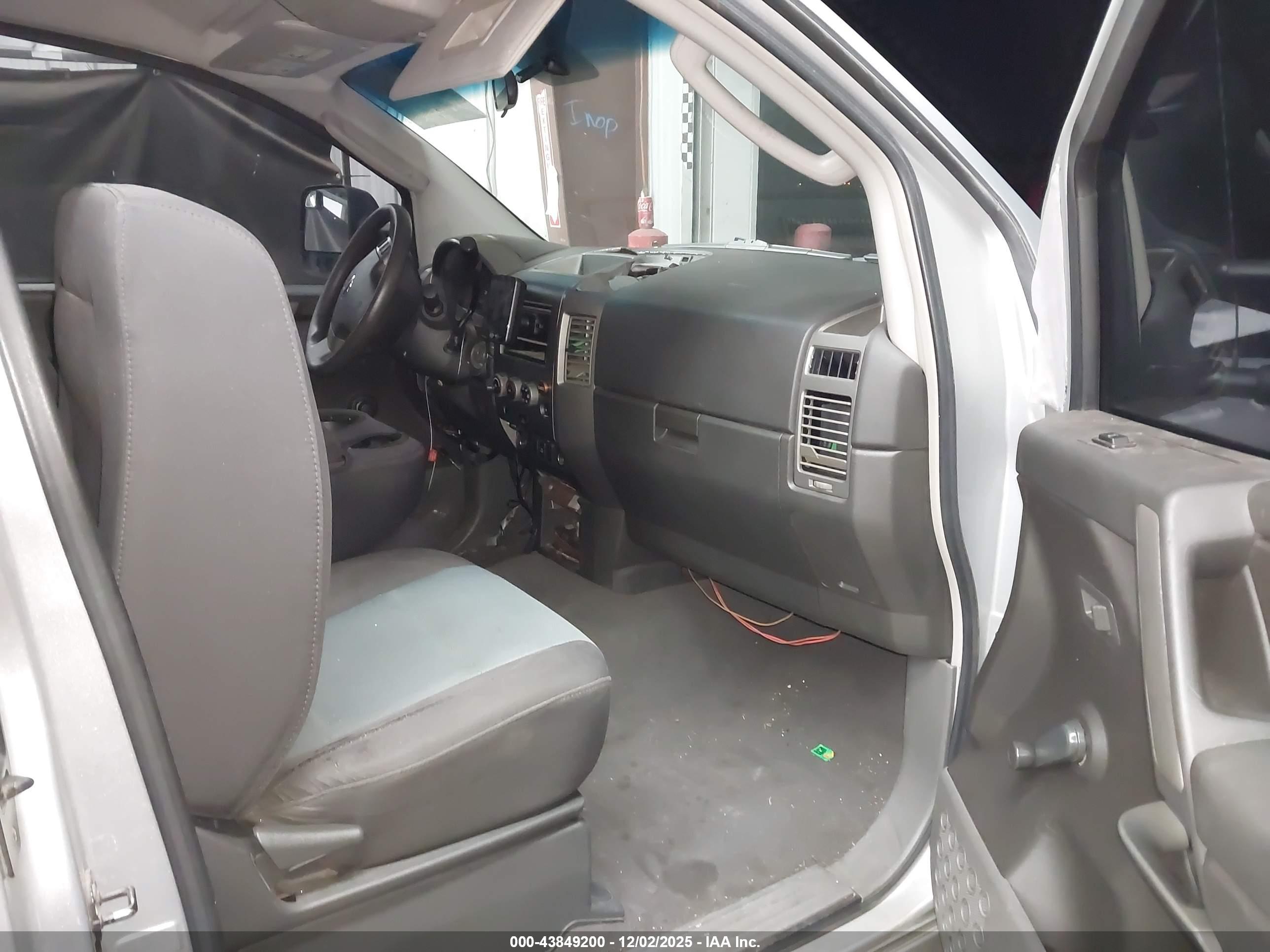 NISSAN TITAN image 5