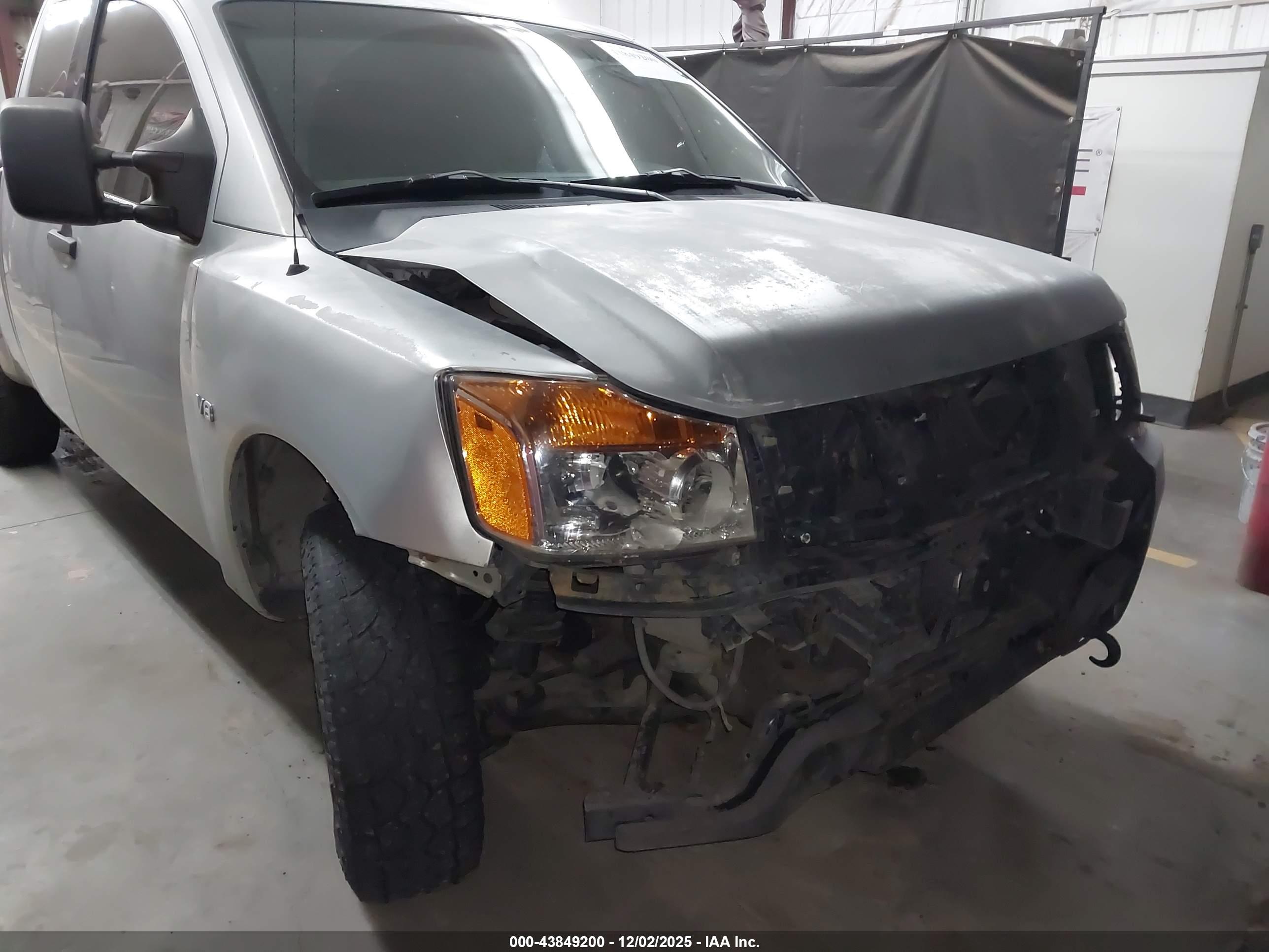 NISSAN TITAN image 6