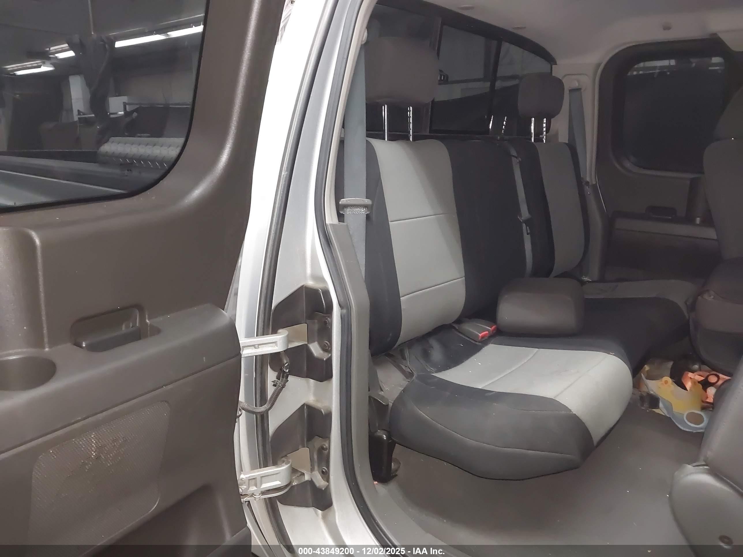 NISSAN TITAN image 8