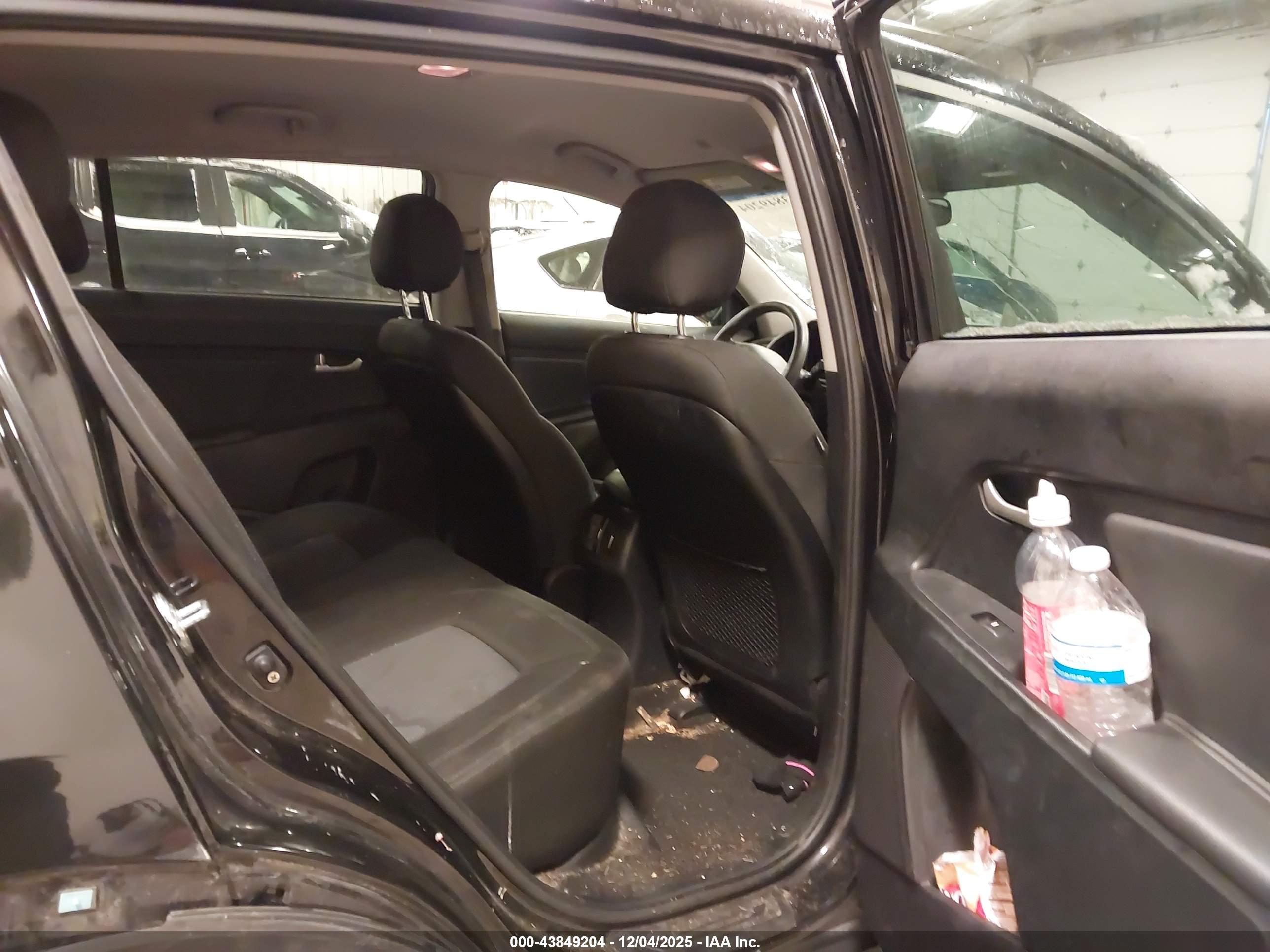 KIA SPORTAGE image 8