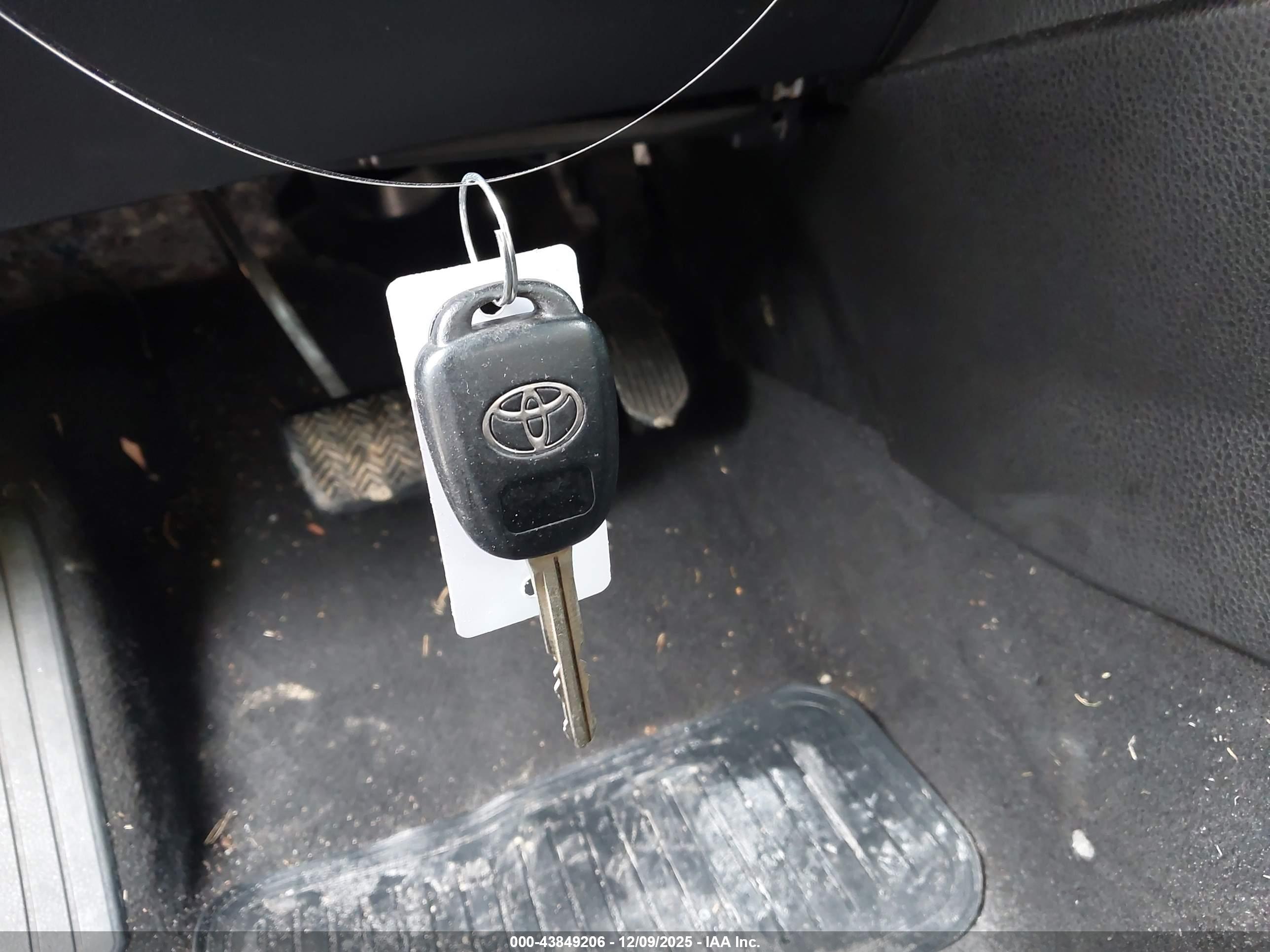 TOYOTA COROLLA image 11