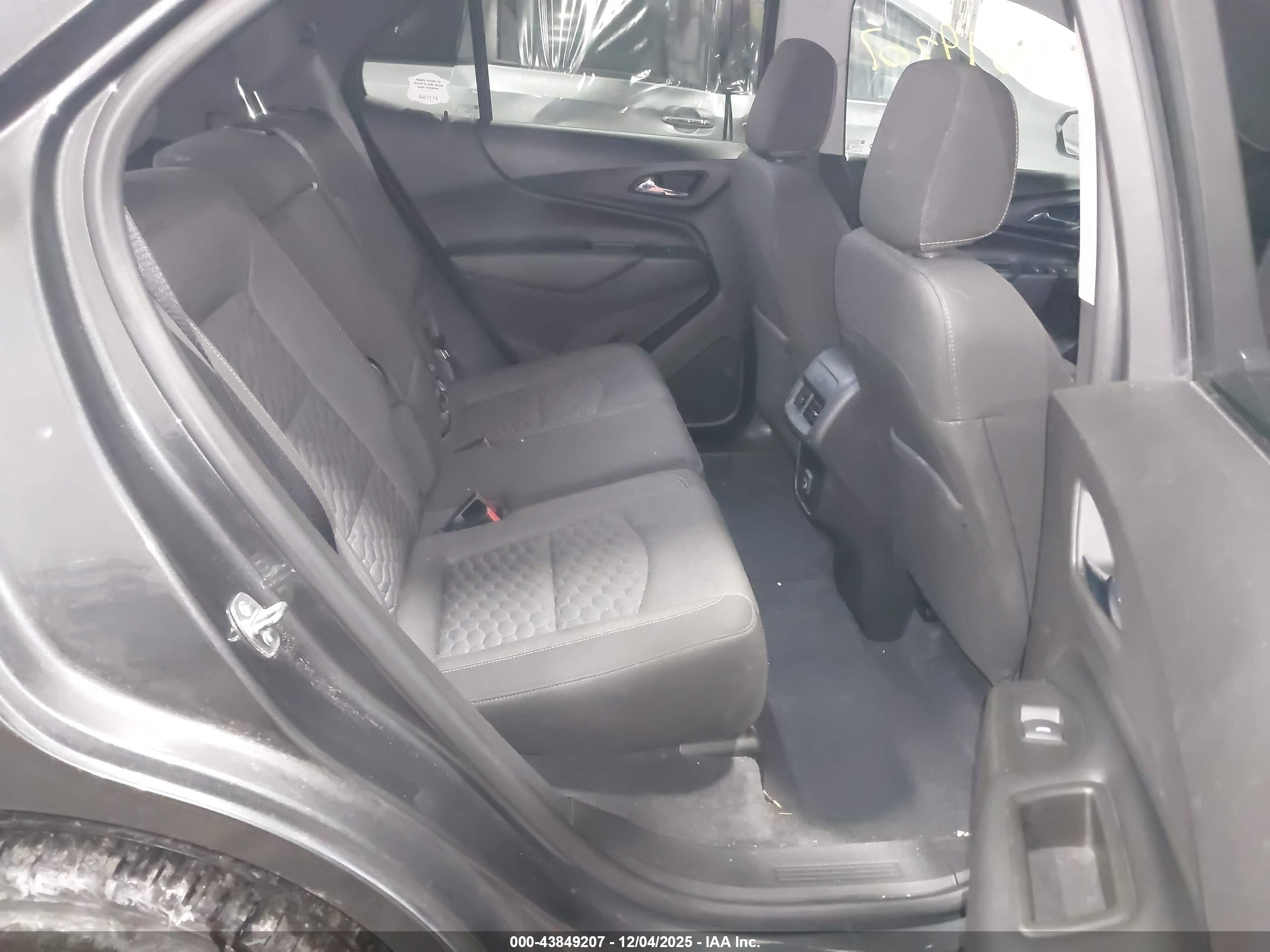 CHEVROLET EQUINOX image 8