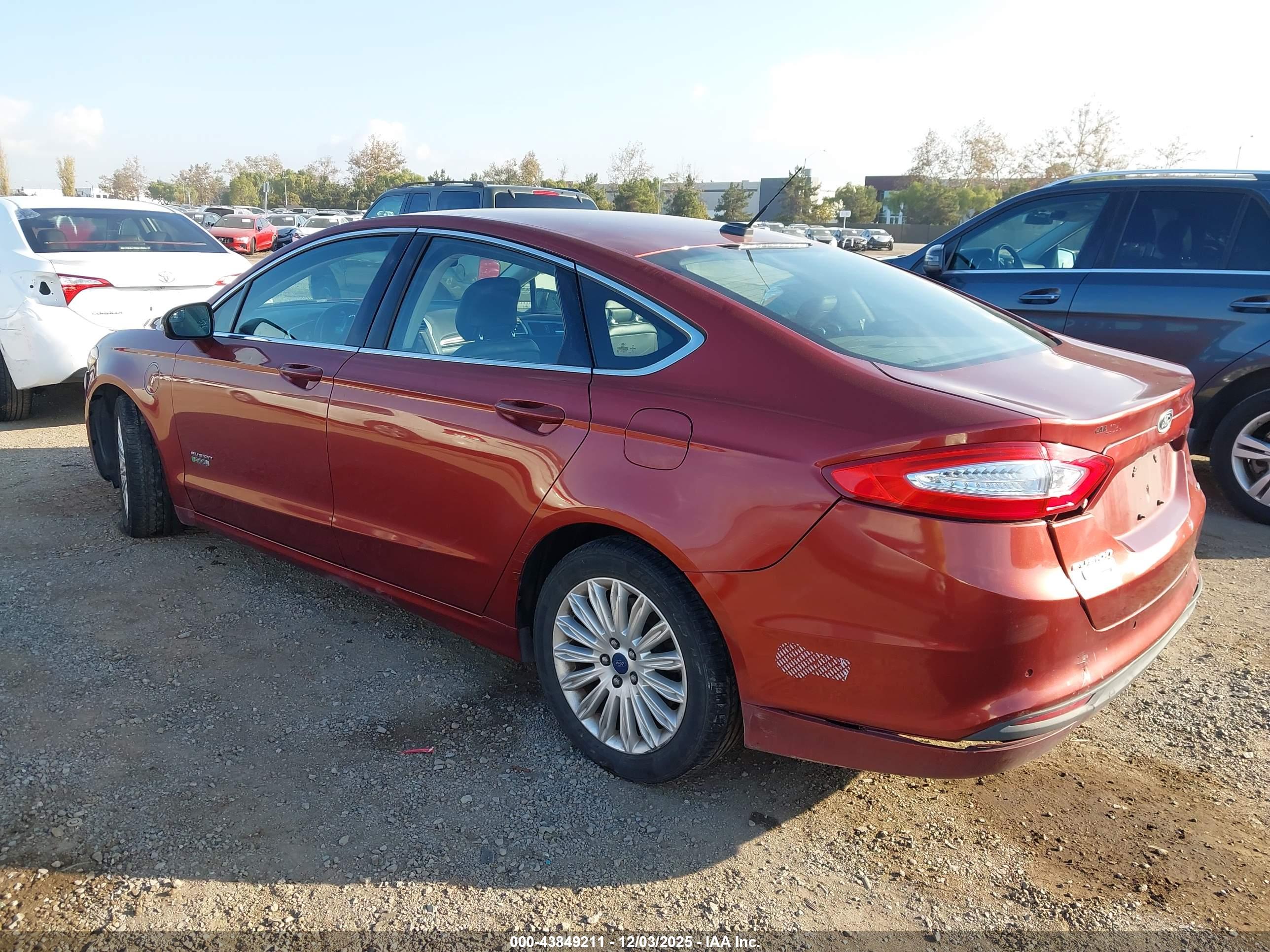 FORD FUSION image 3