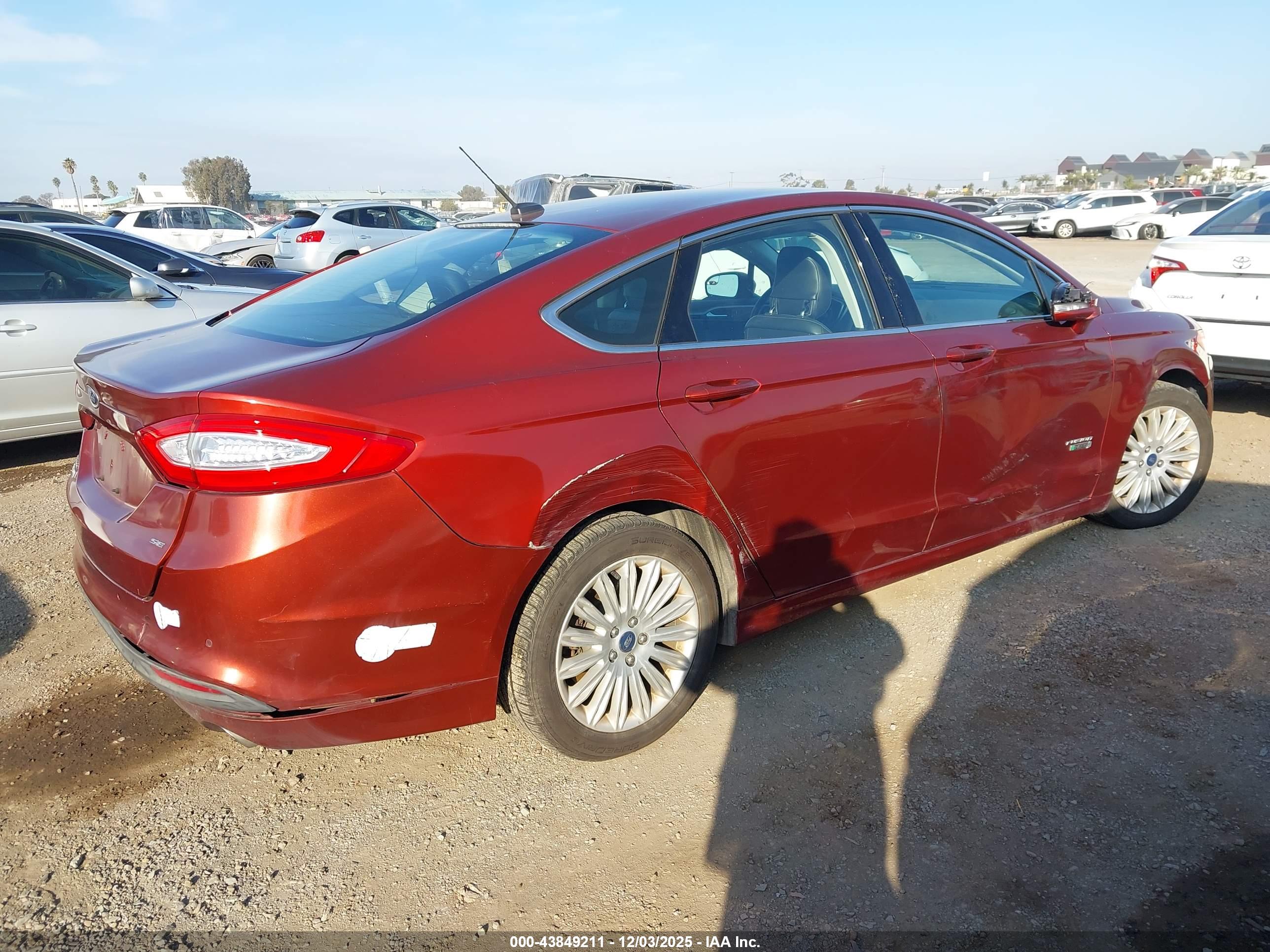 FORD FUSION image 4
