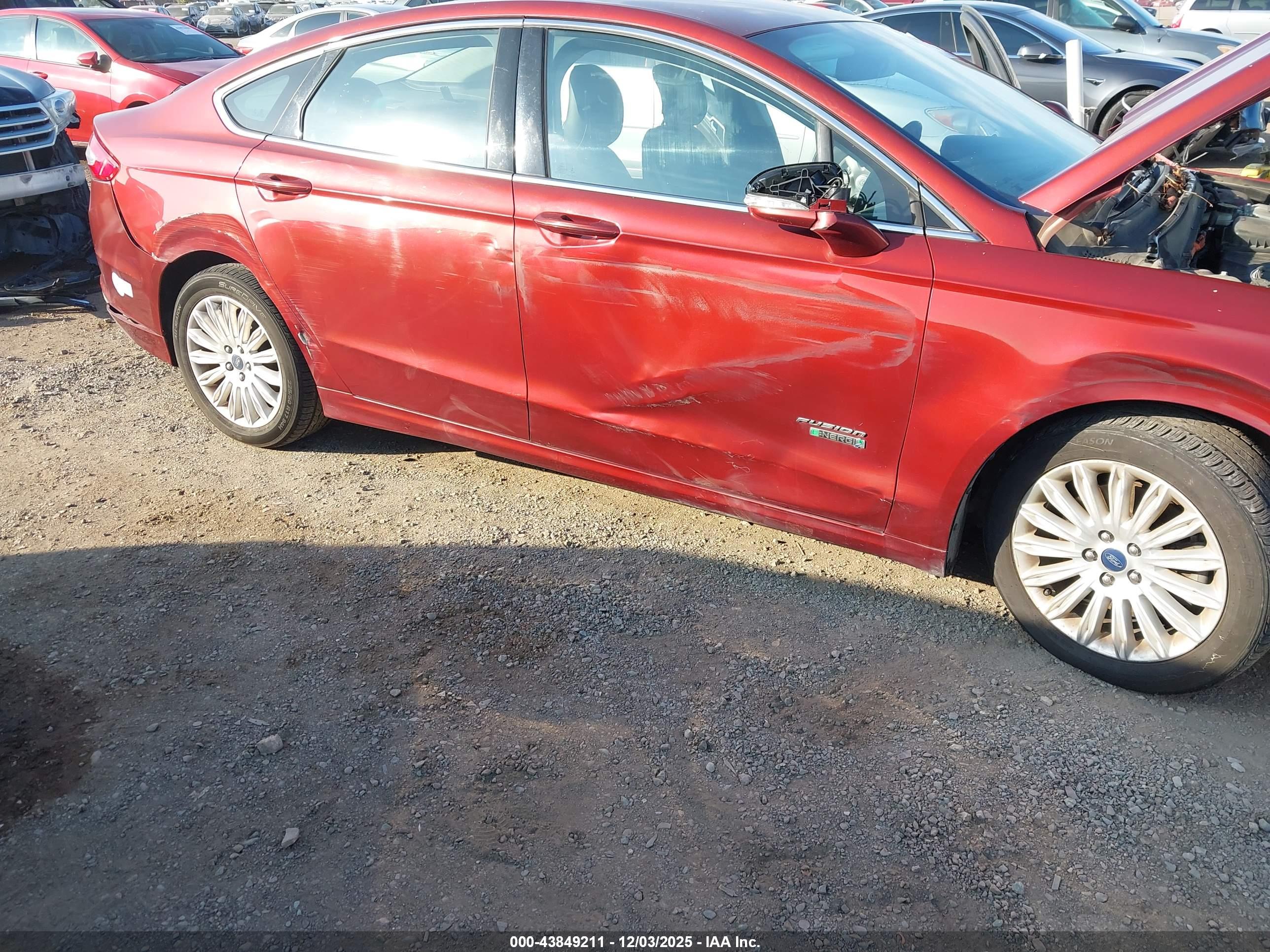 FORD FUSION image 6