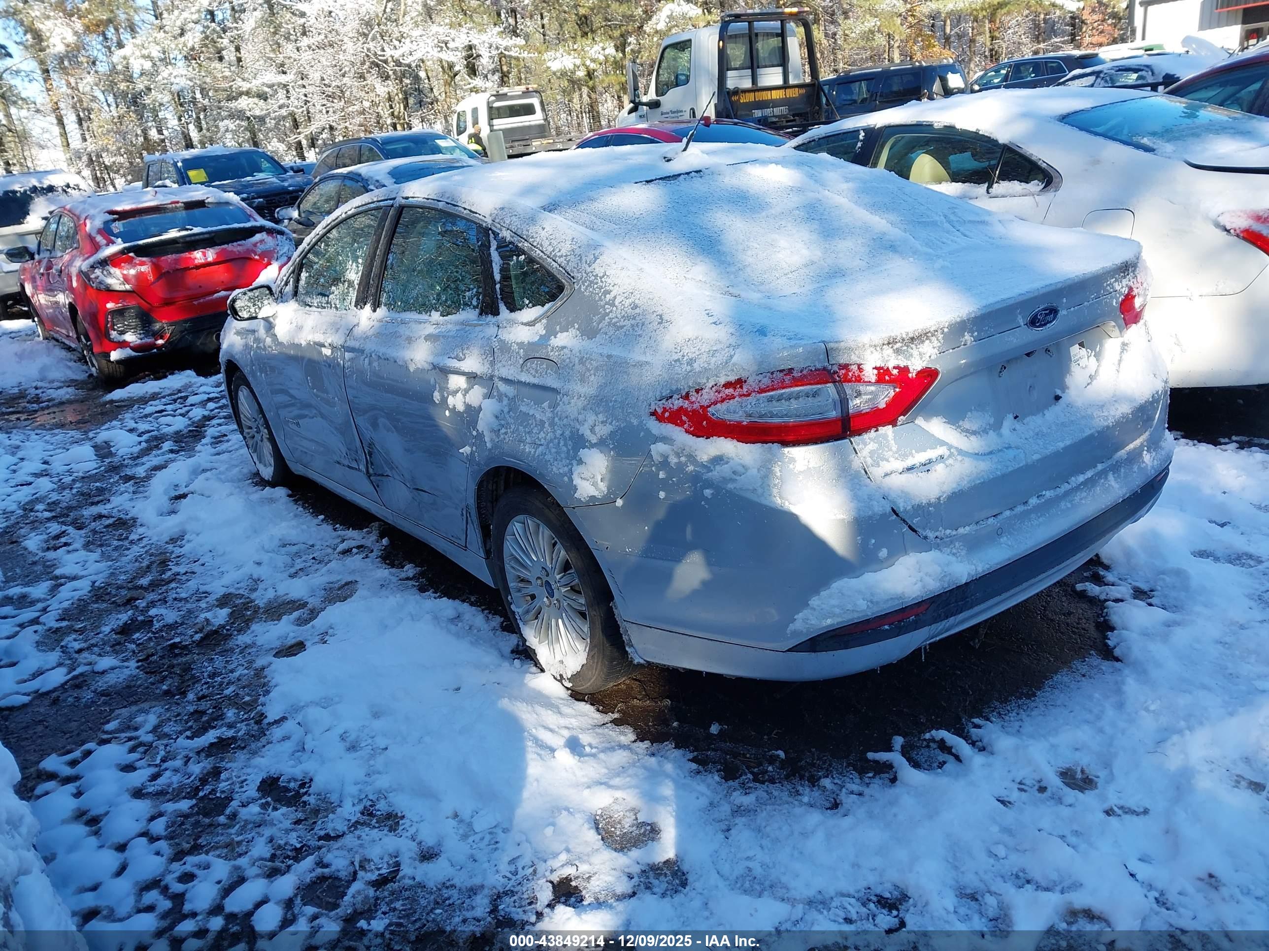 FORD FUSION image 3