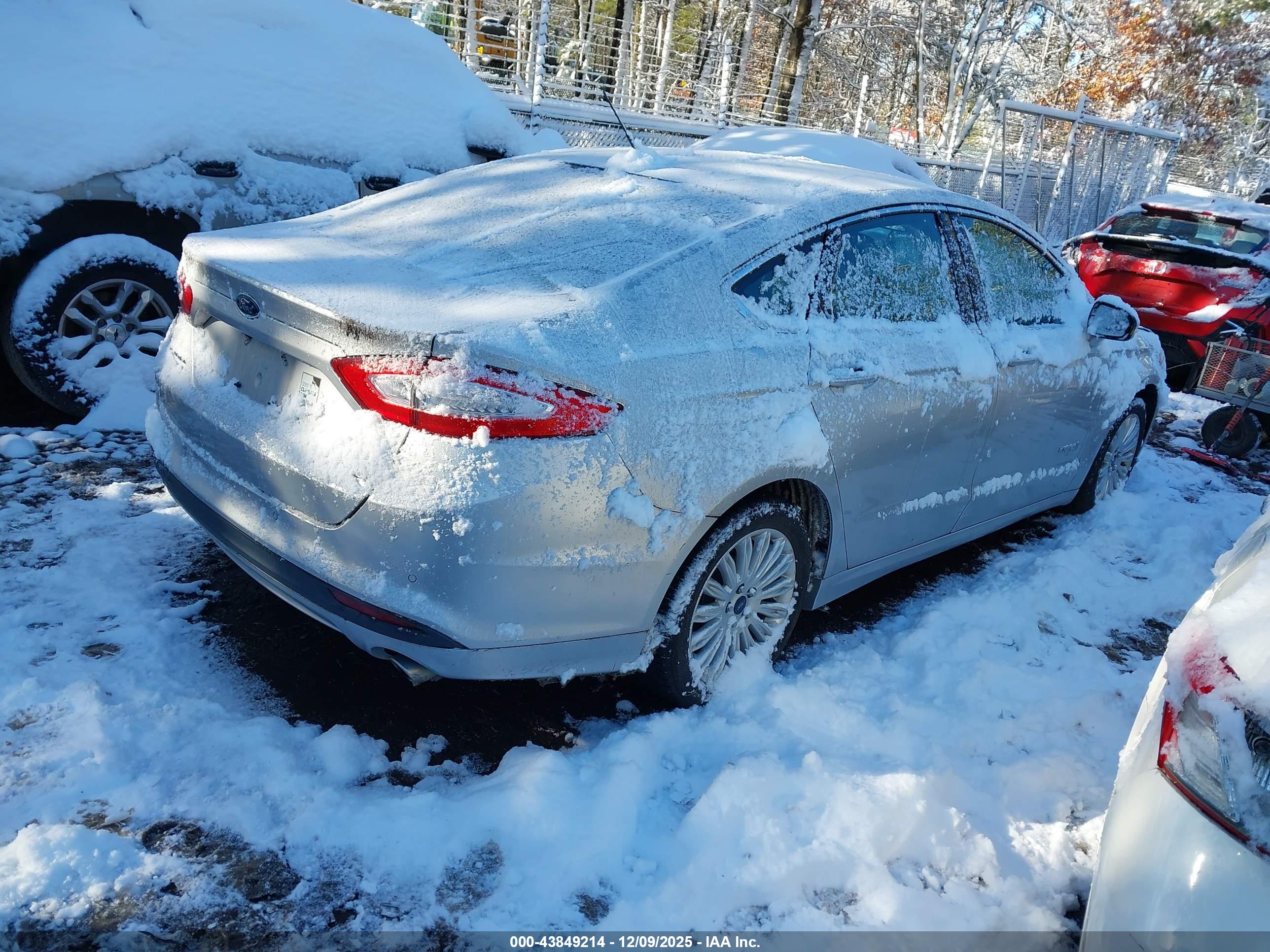 FORD FUSION image 4