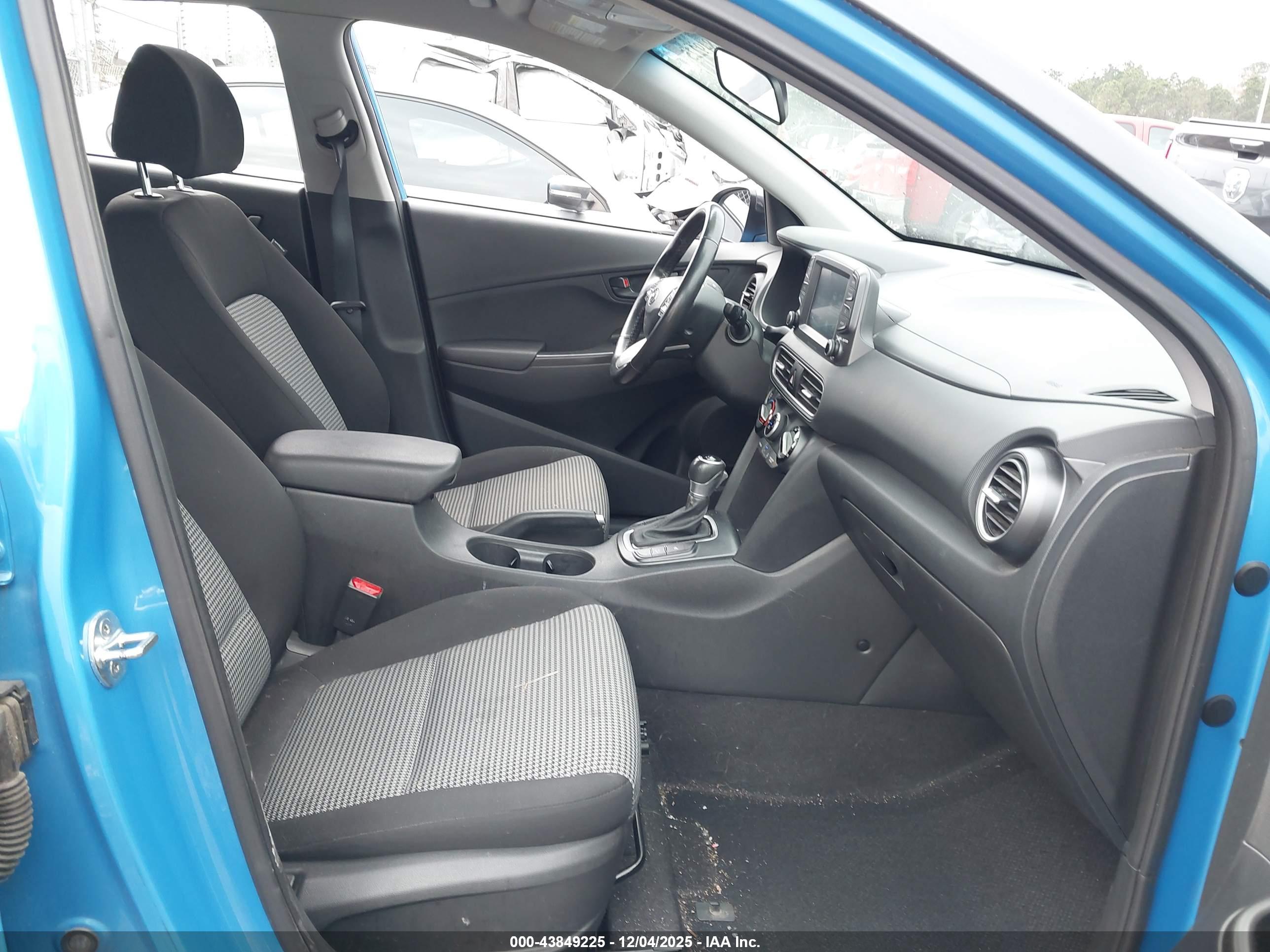HYUNDAI KONA image 5