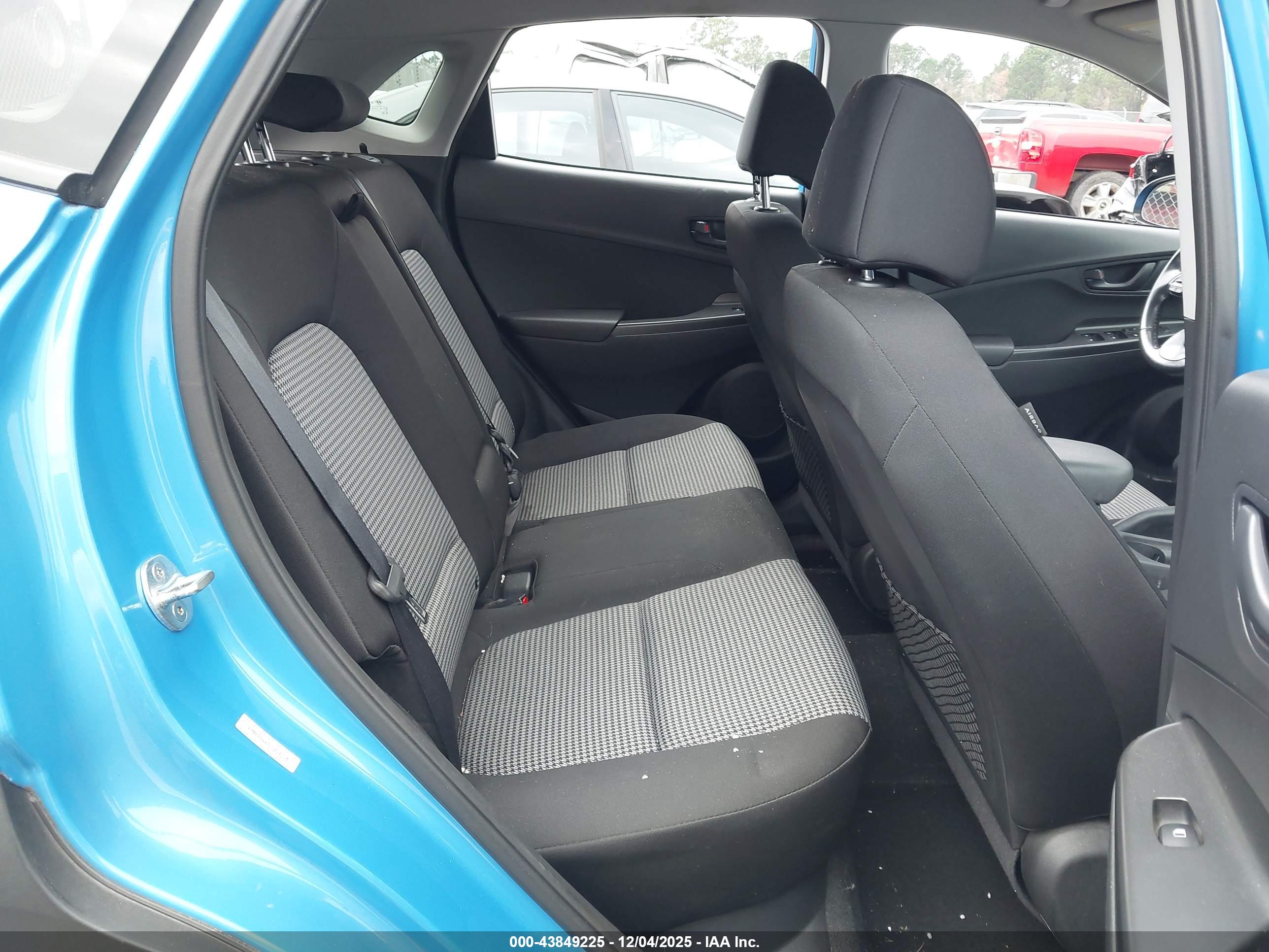 HYUNDAI KONA image 8