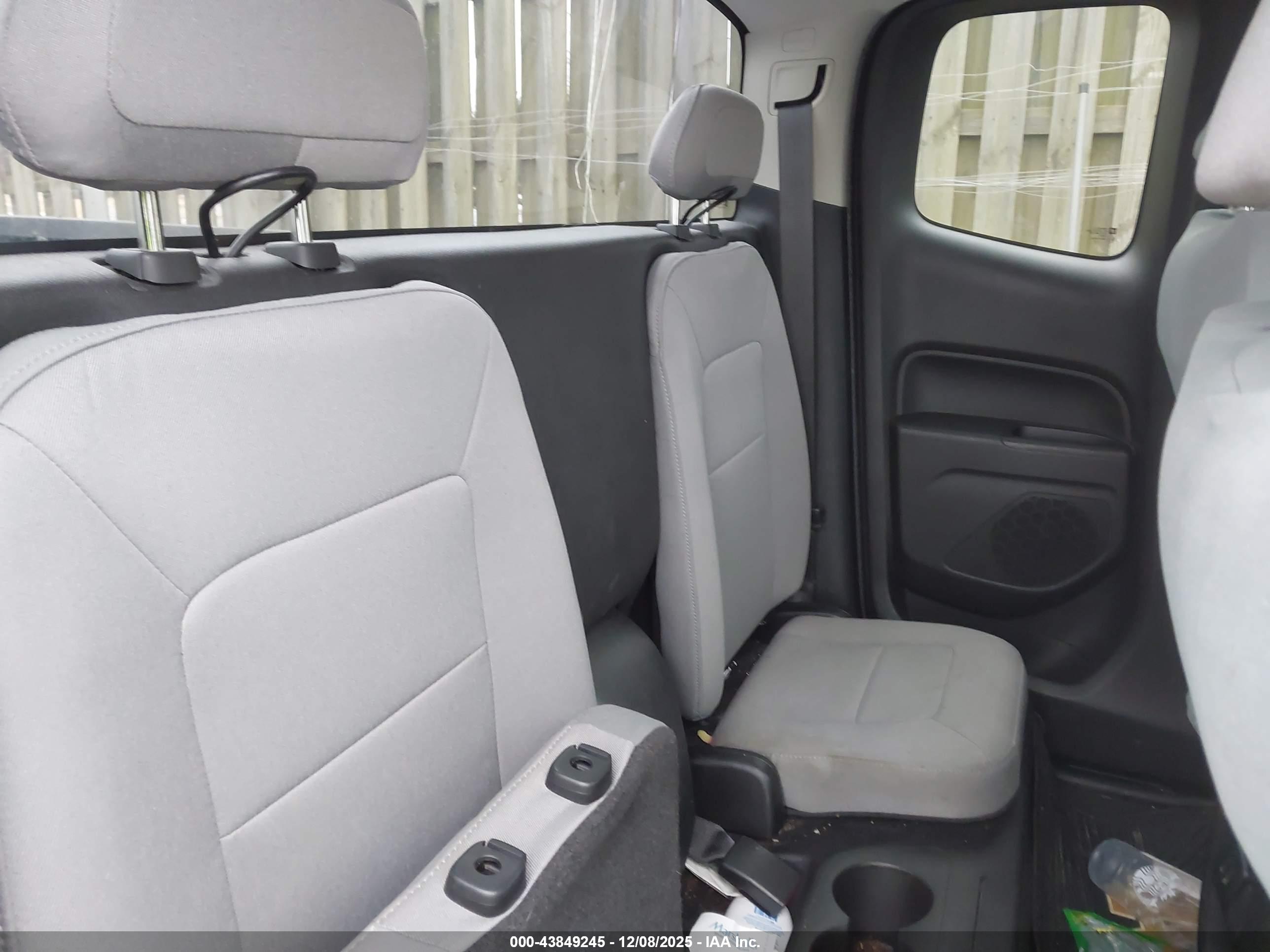CHEVROLET COLORADO image 8