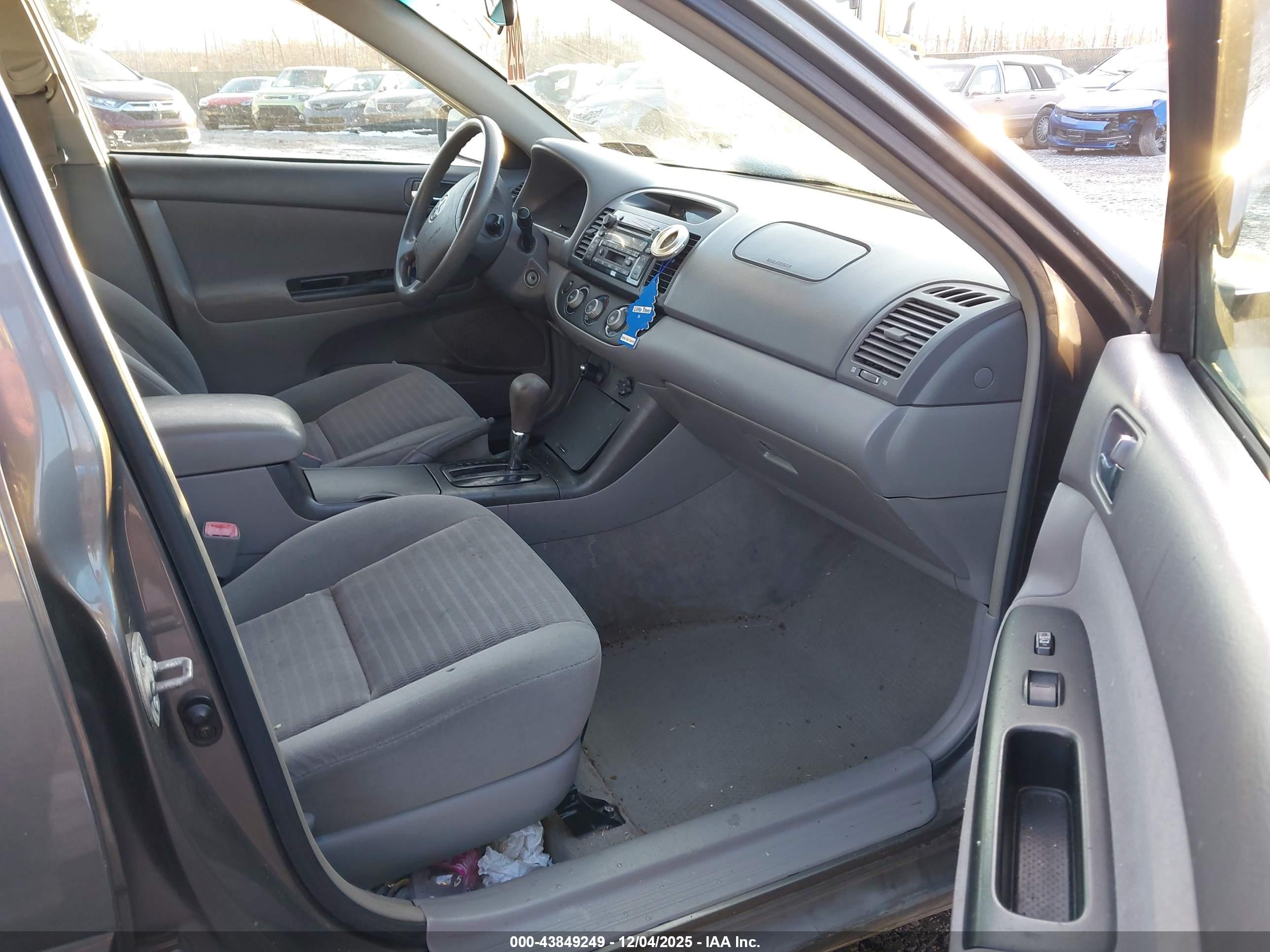 TOYOTA CAMRY image 5