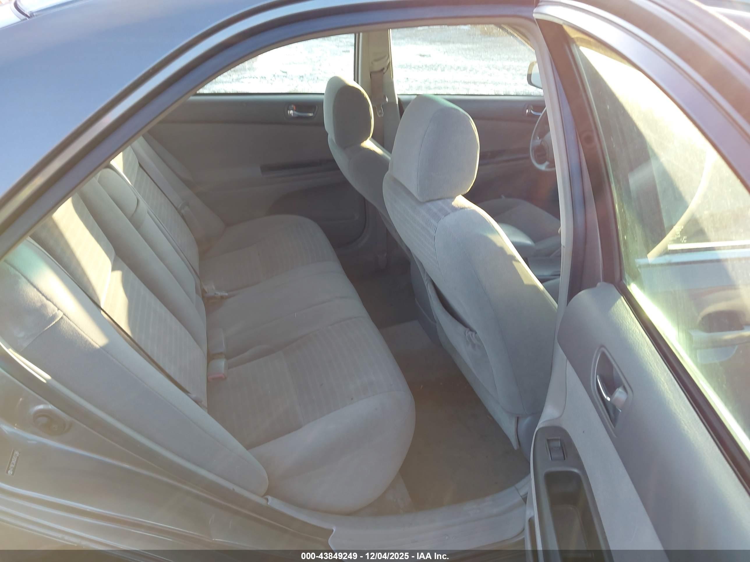 TOYOTA CAMRY image 8