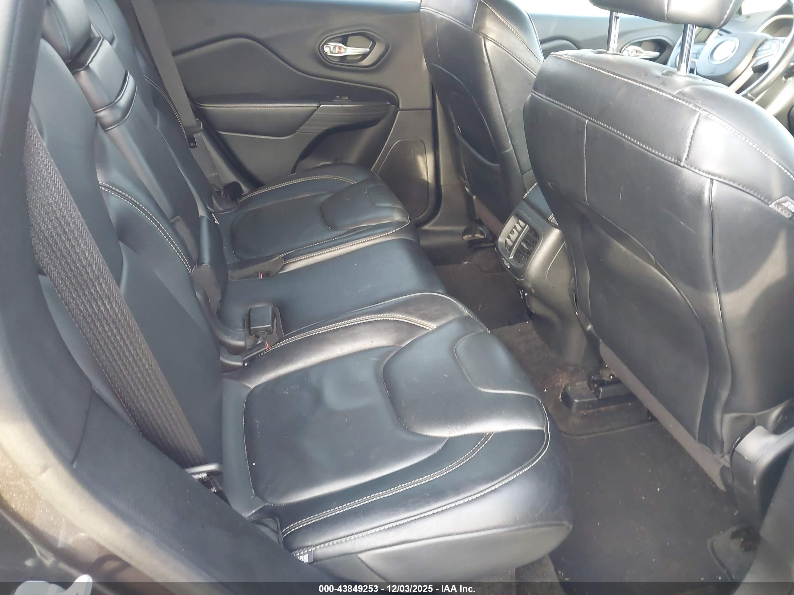 JEEP CHEROKEE image 8