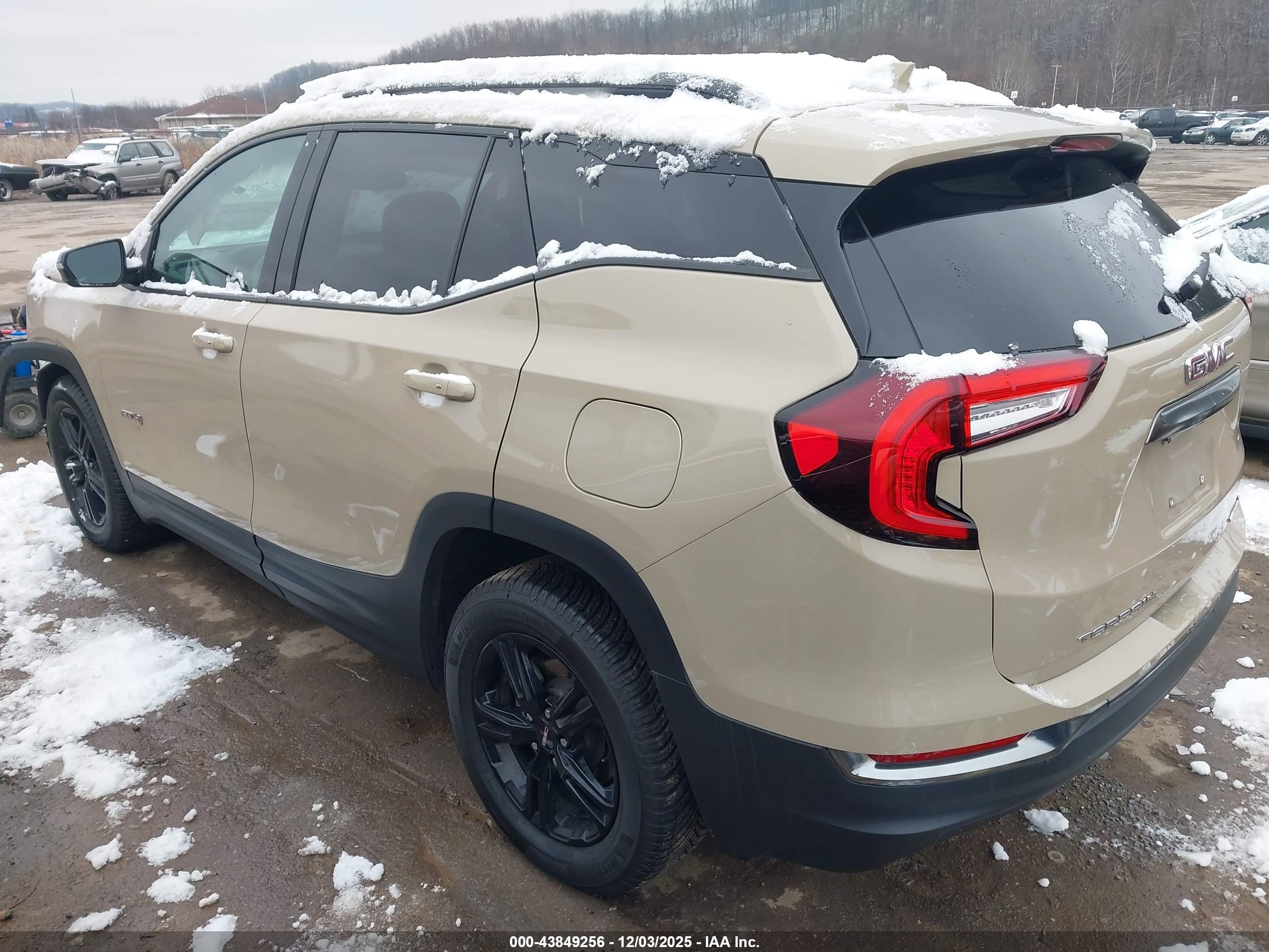 GMC TERRAIN image 3