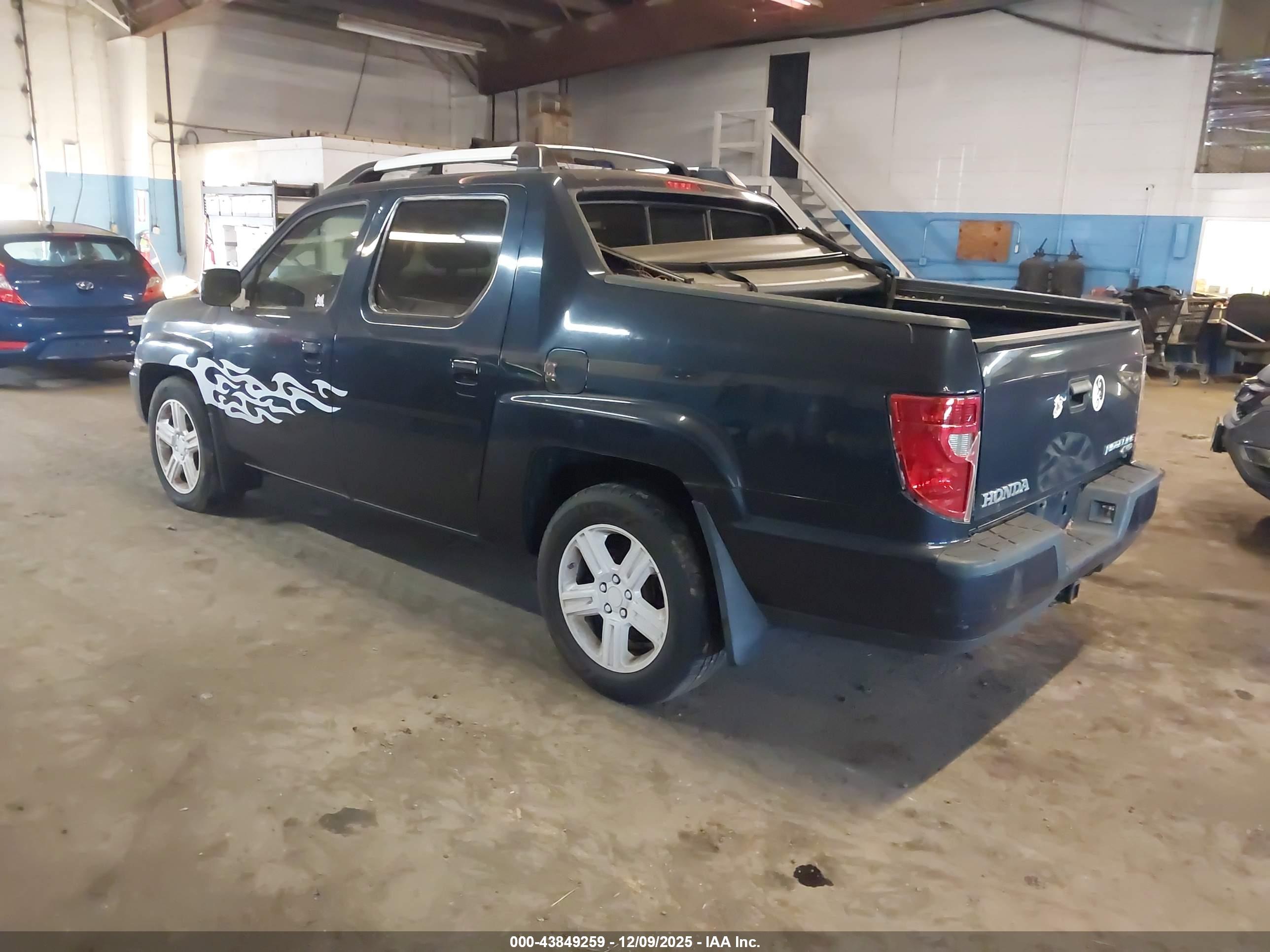 HONDA RIDGELINE image 3