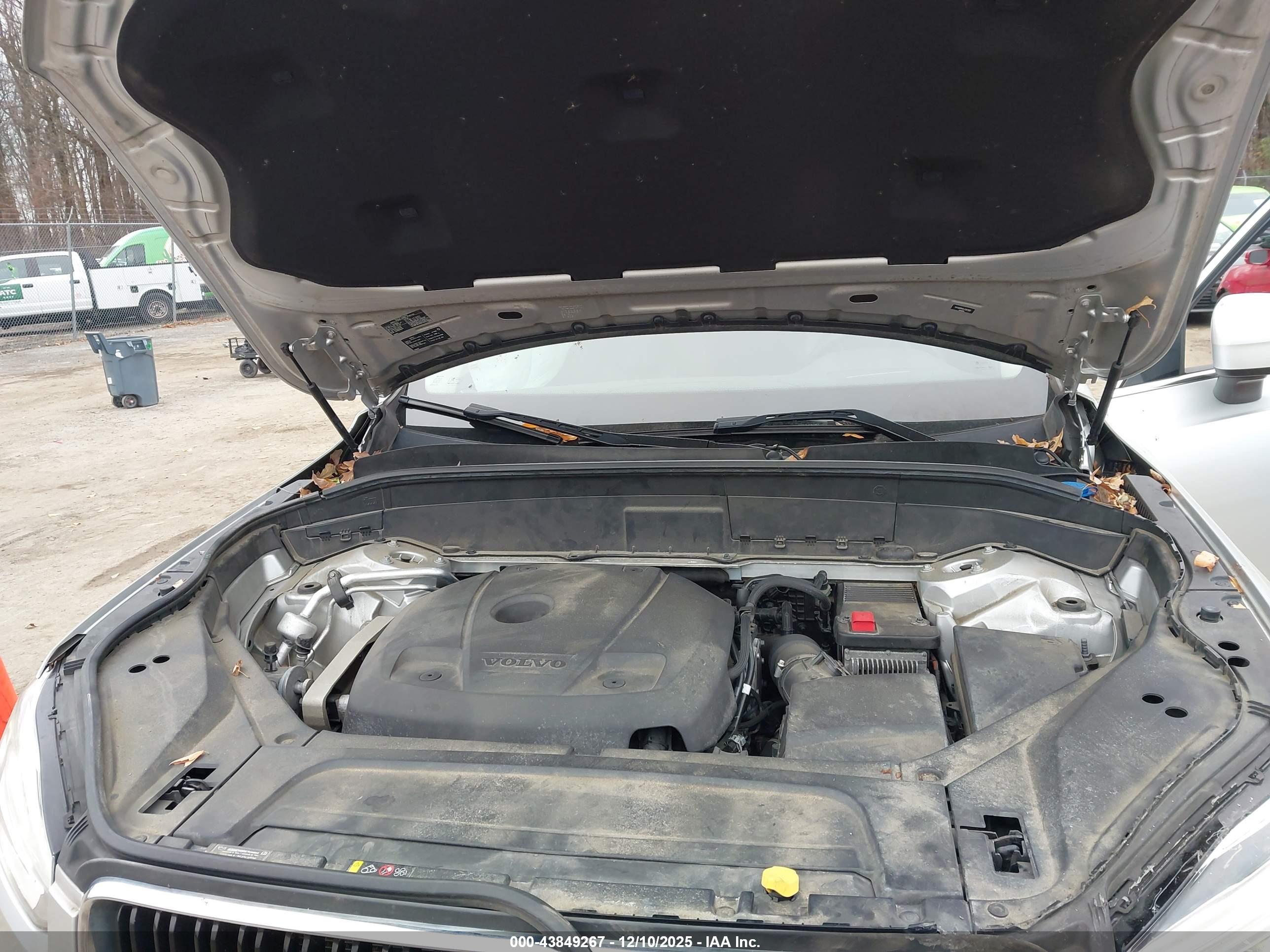 VOLVO XC90 image 10
