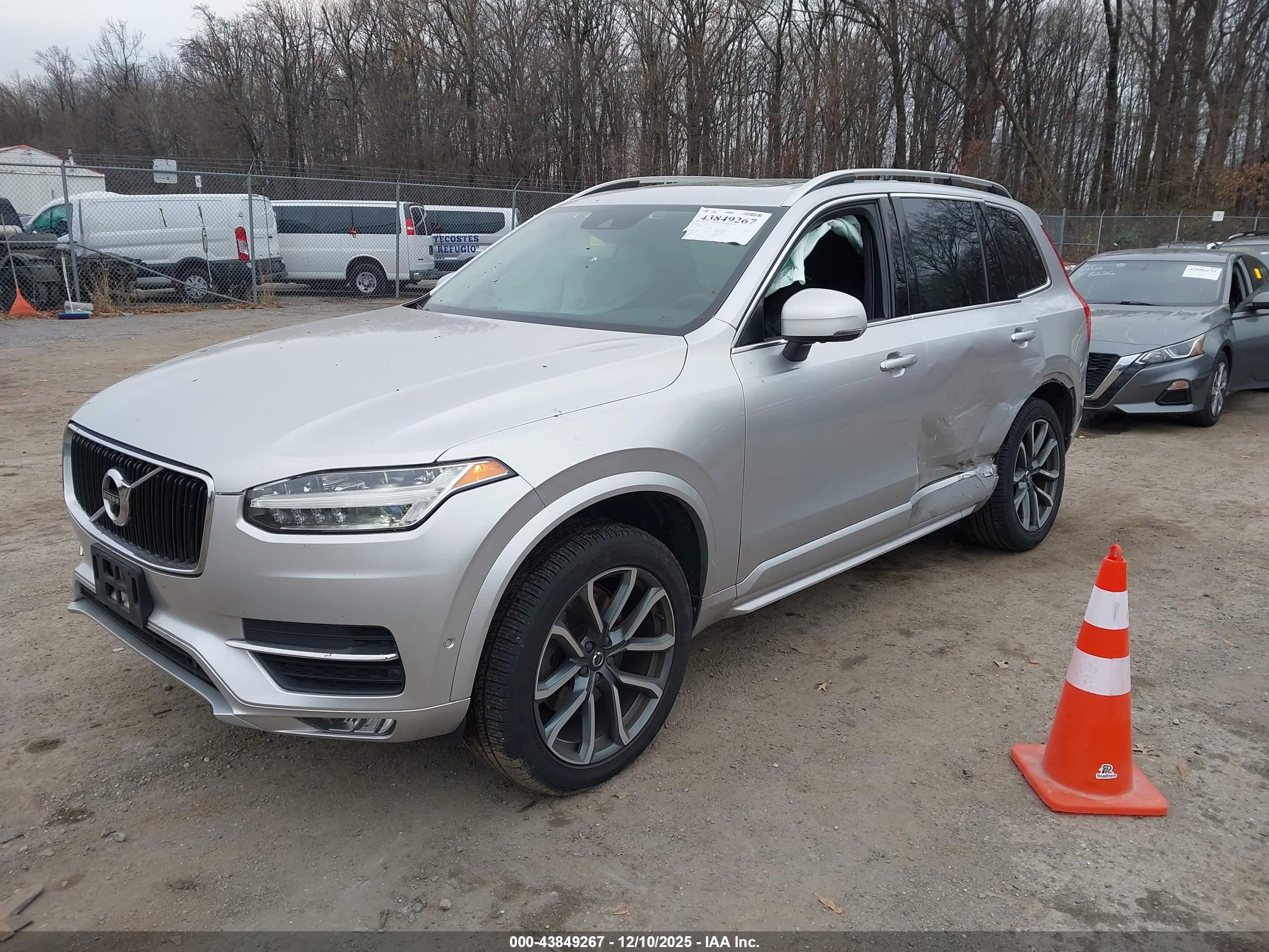 VOLVO XC90 image 2