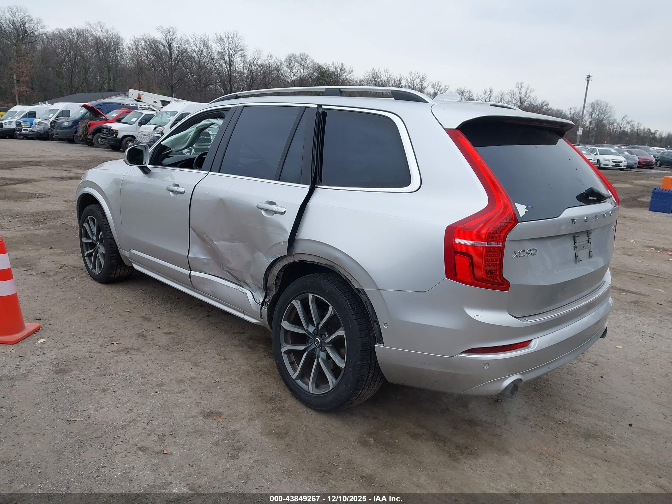 VOLVO XC90 image 3