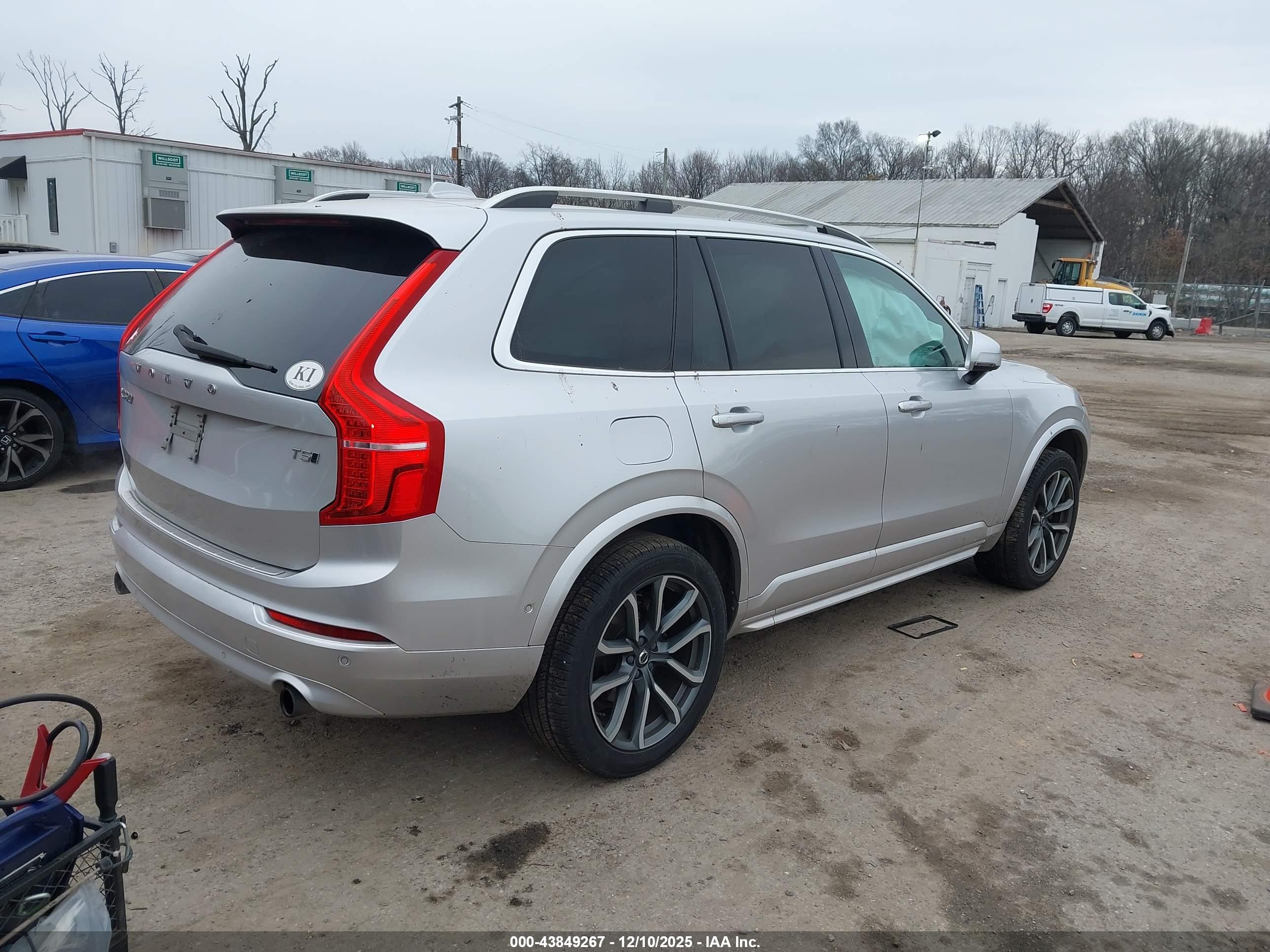 VOLVO XC90 image 4