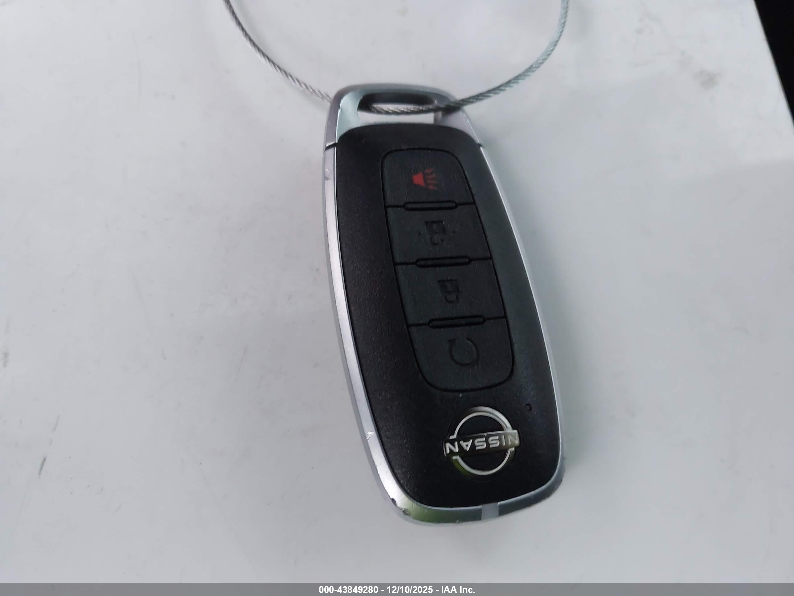 NISSAN ROGUE image 11