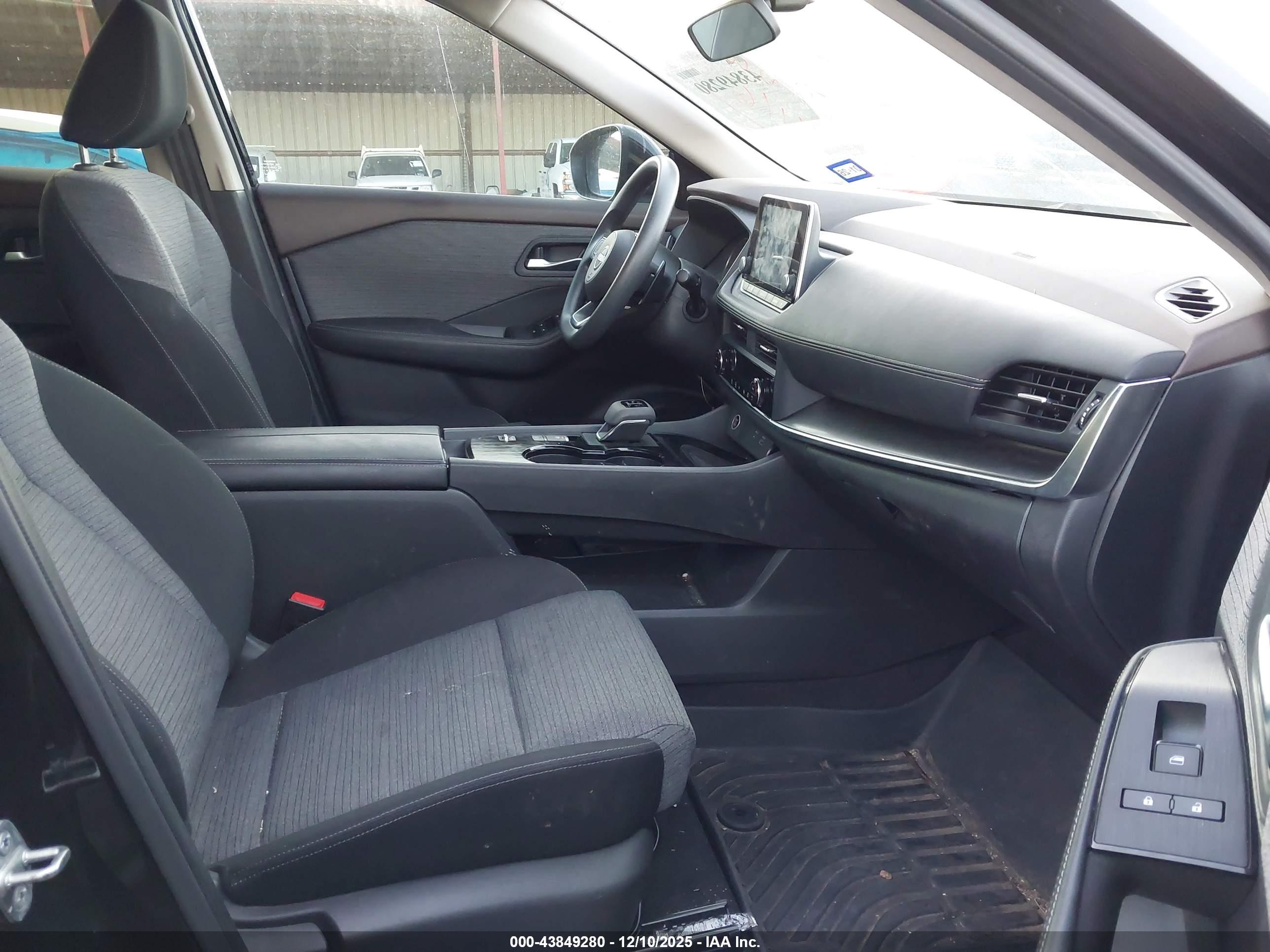 NISSAN ROGUE image 5