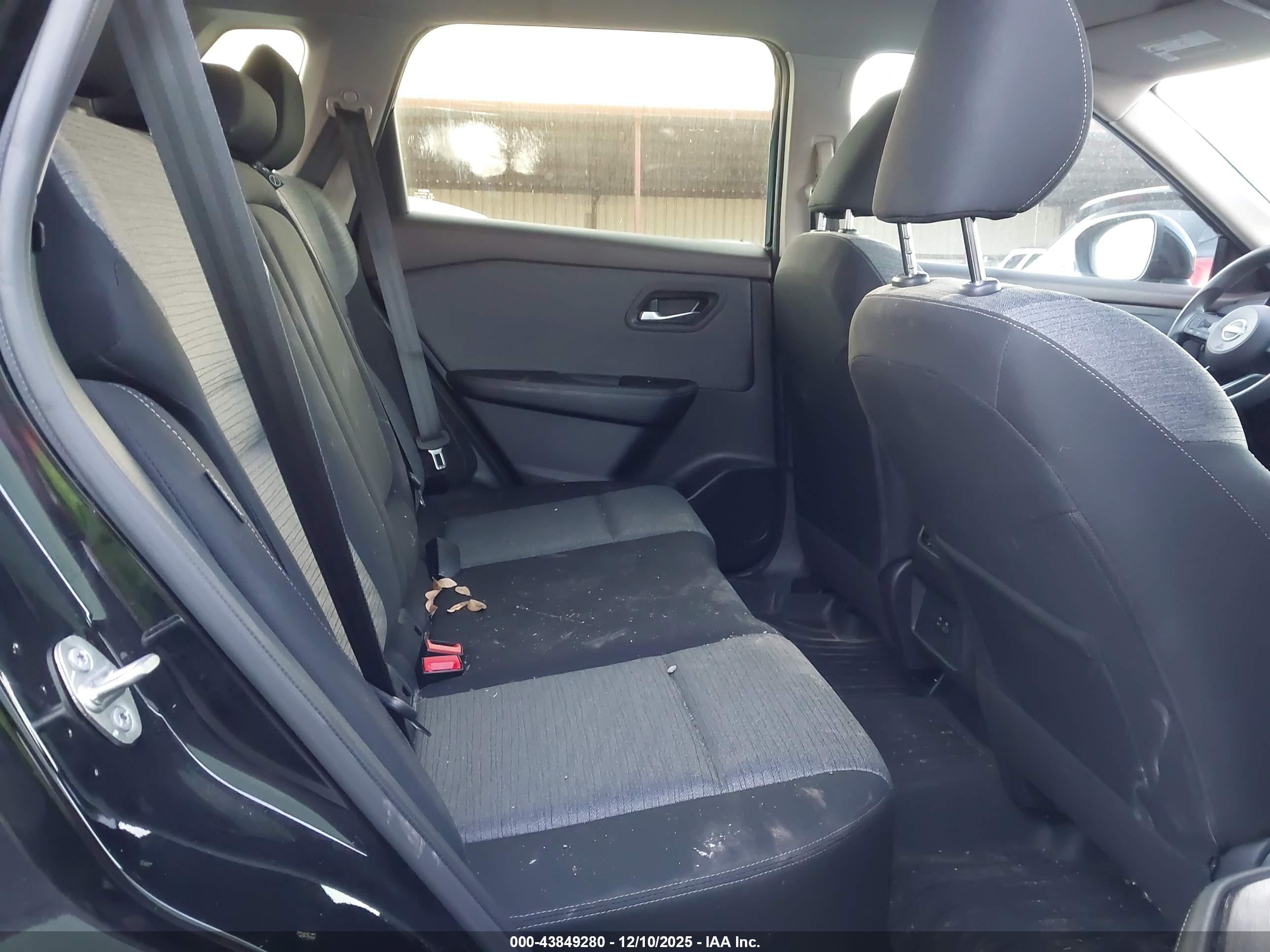 NISSAN ROGUE image 8