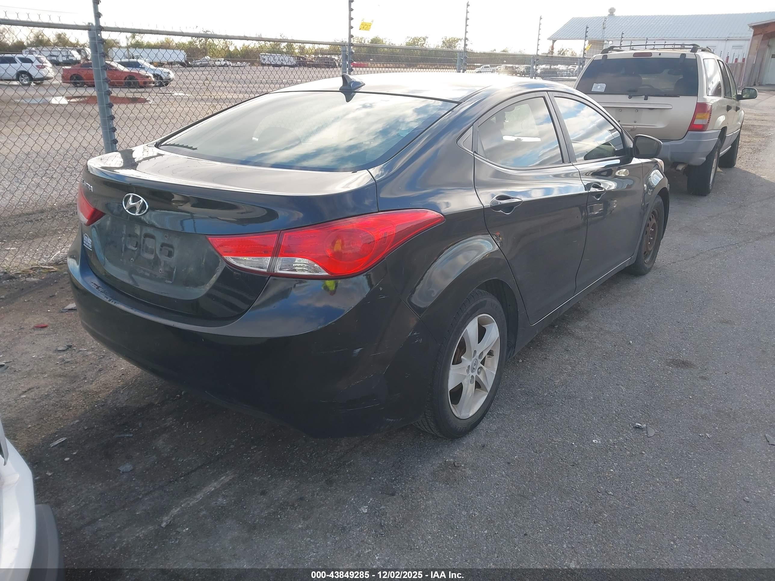HYUNDAI ELANTRA image 4