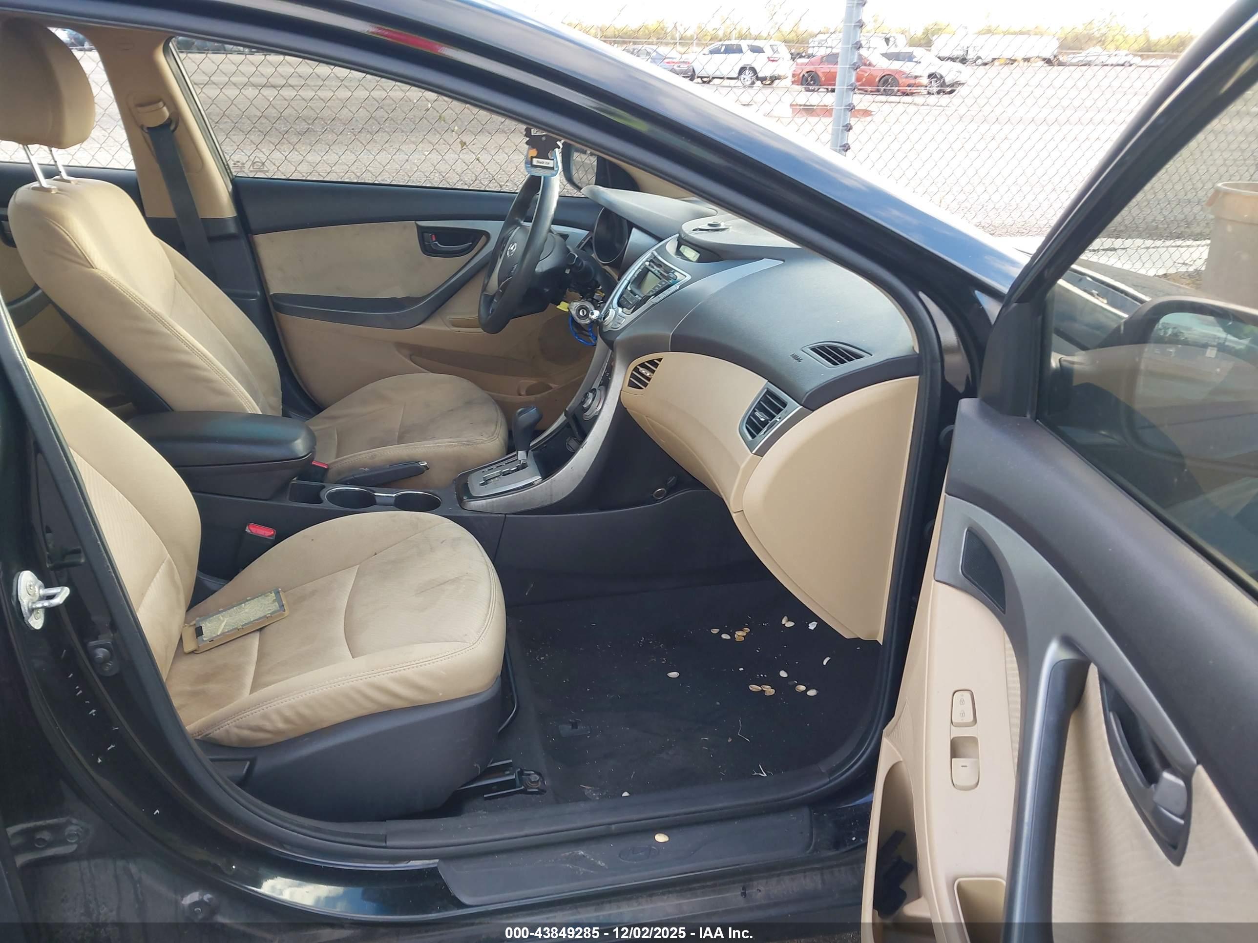 HYUNDAI ELANTRA image 5