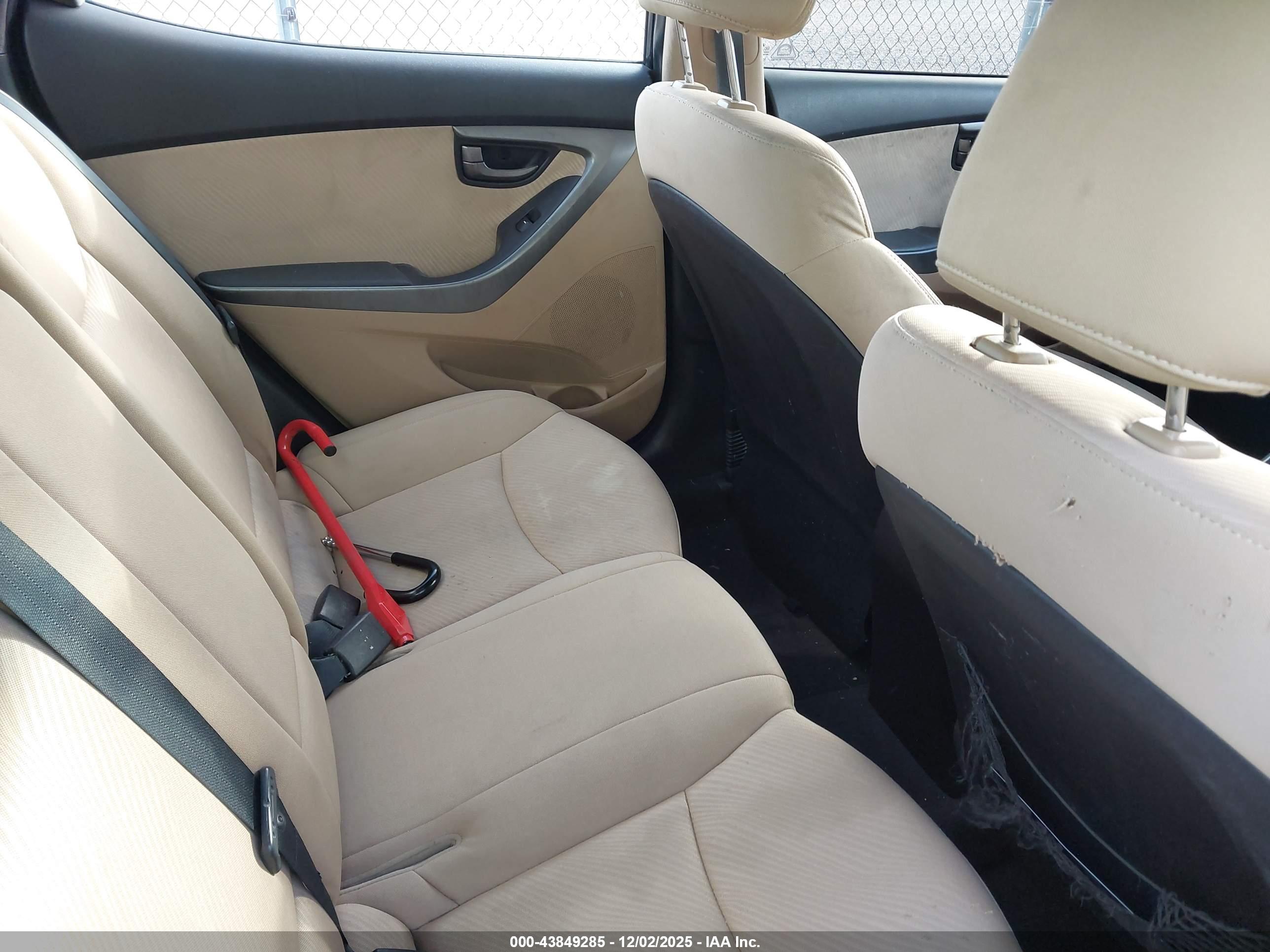 HYUNDAI ELANTRA image 8