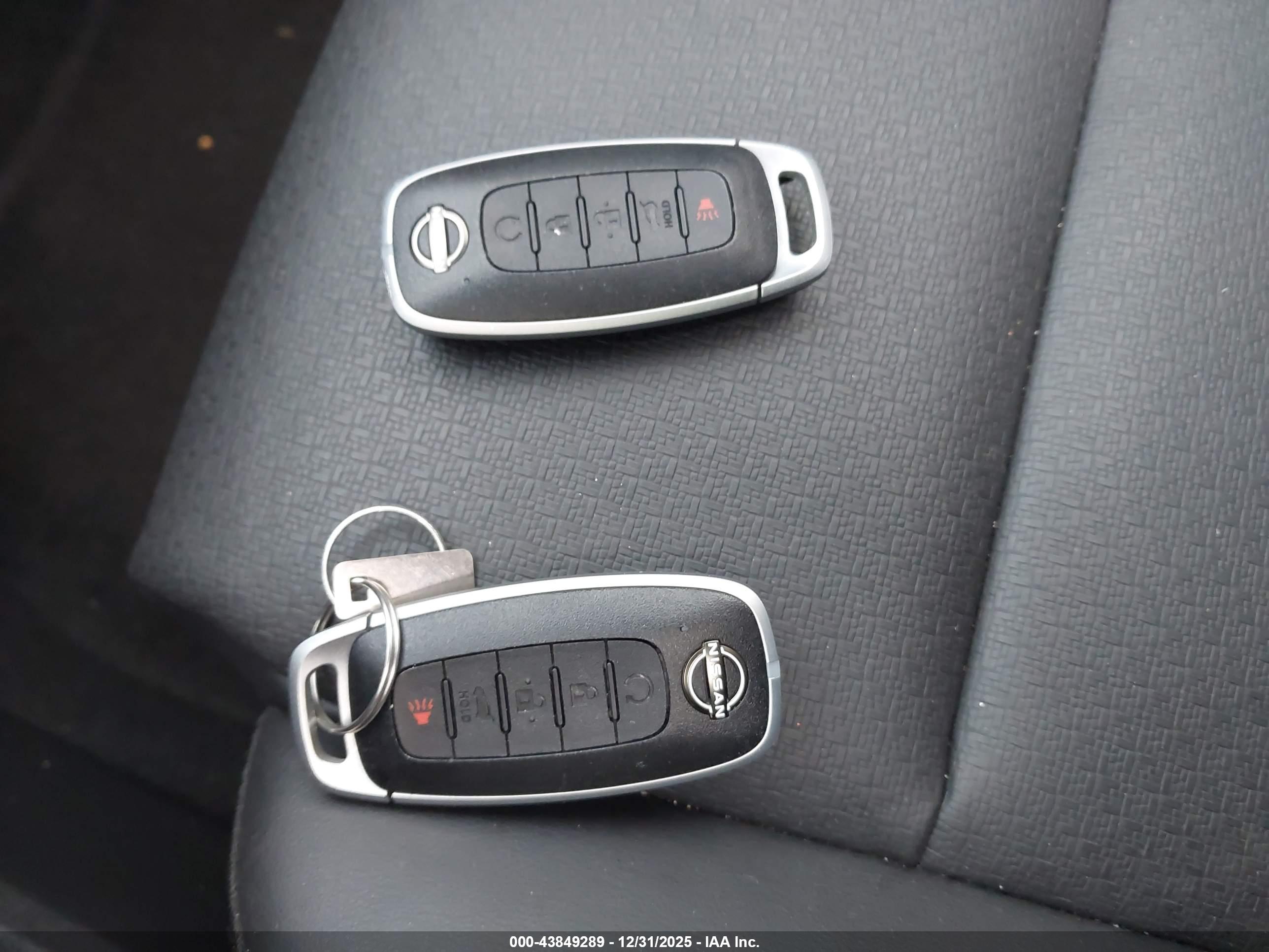 NISSAN ROGUE image 11