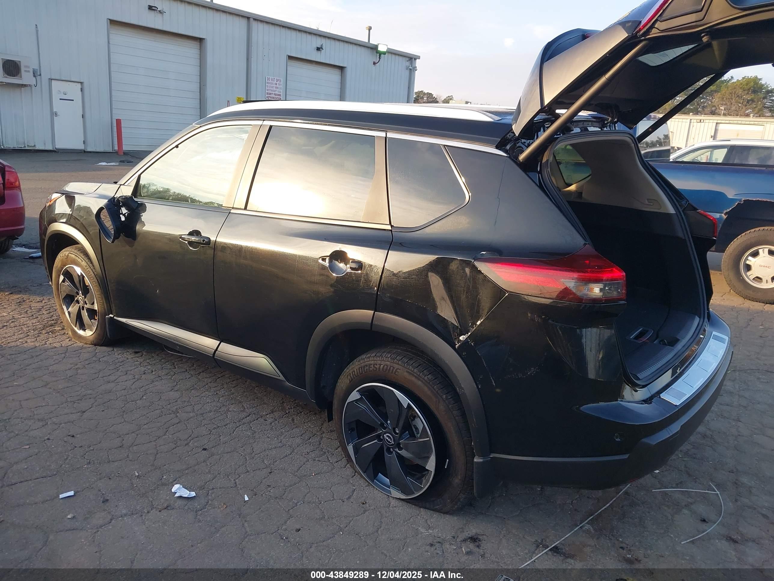 NISSAN ROGUE image 3