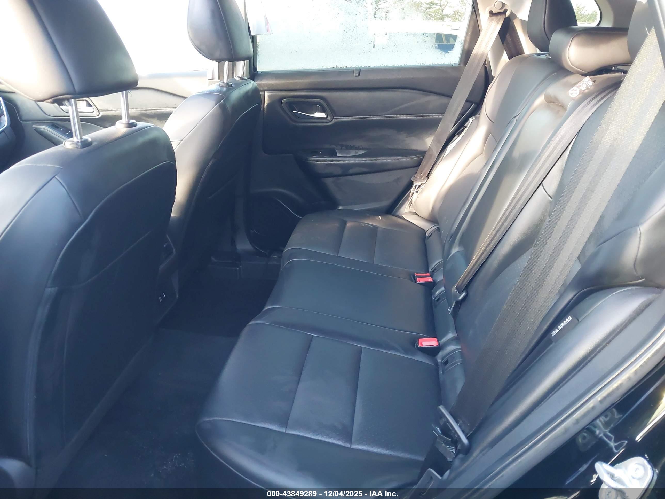 NISSAN ROGUE image 8
