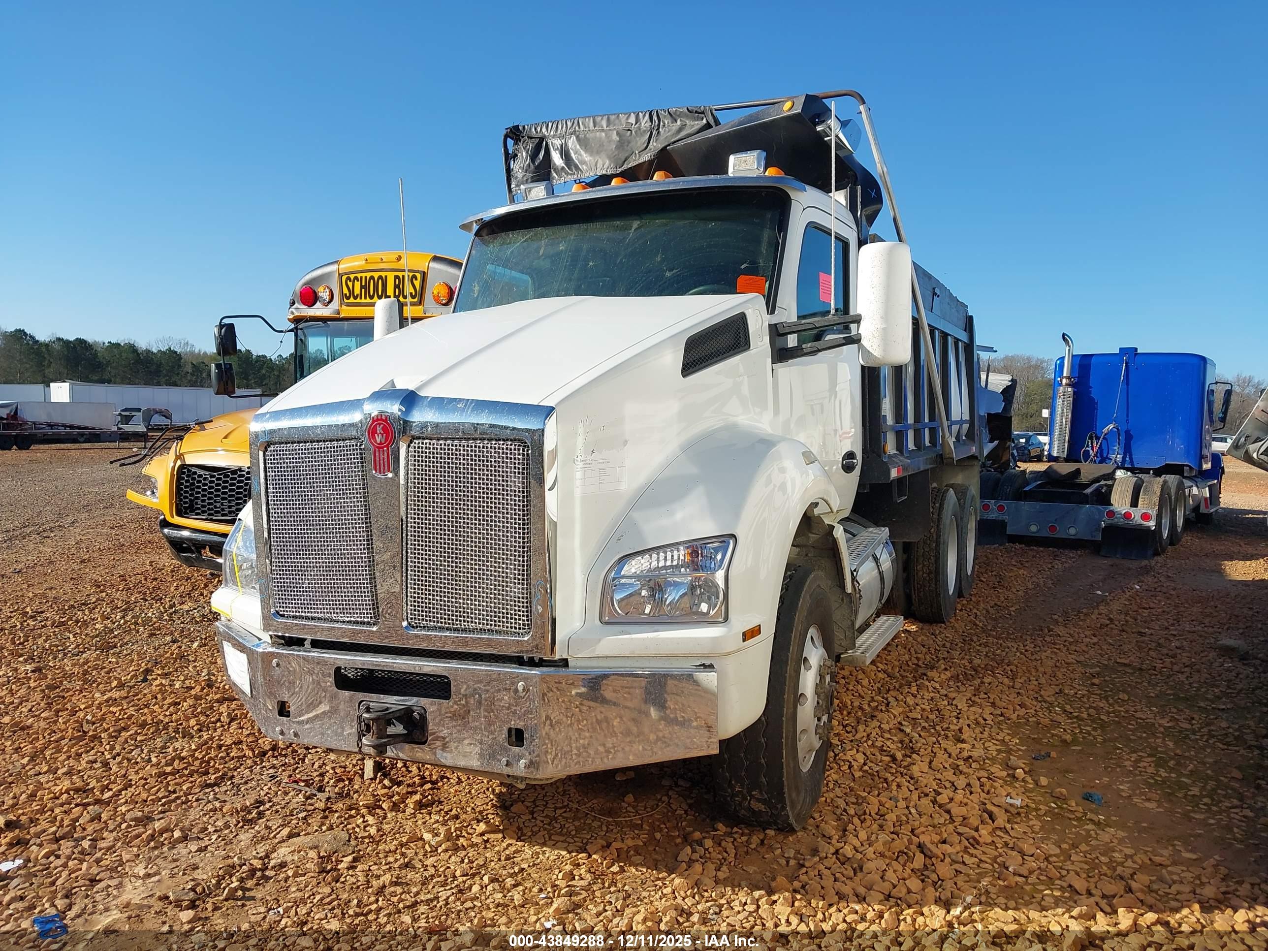KENWORTH CONSTRUCTION image 2
